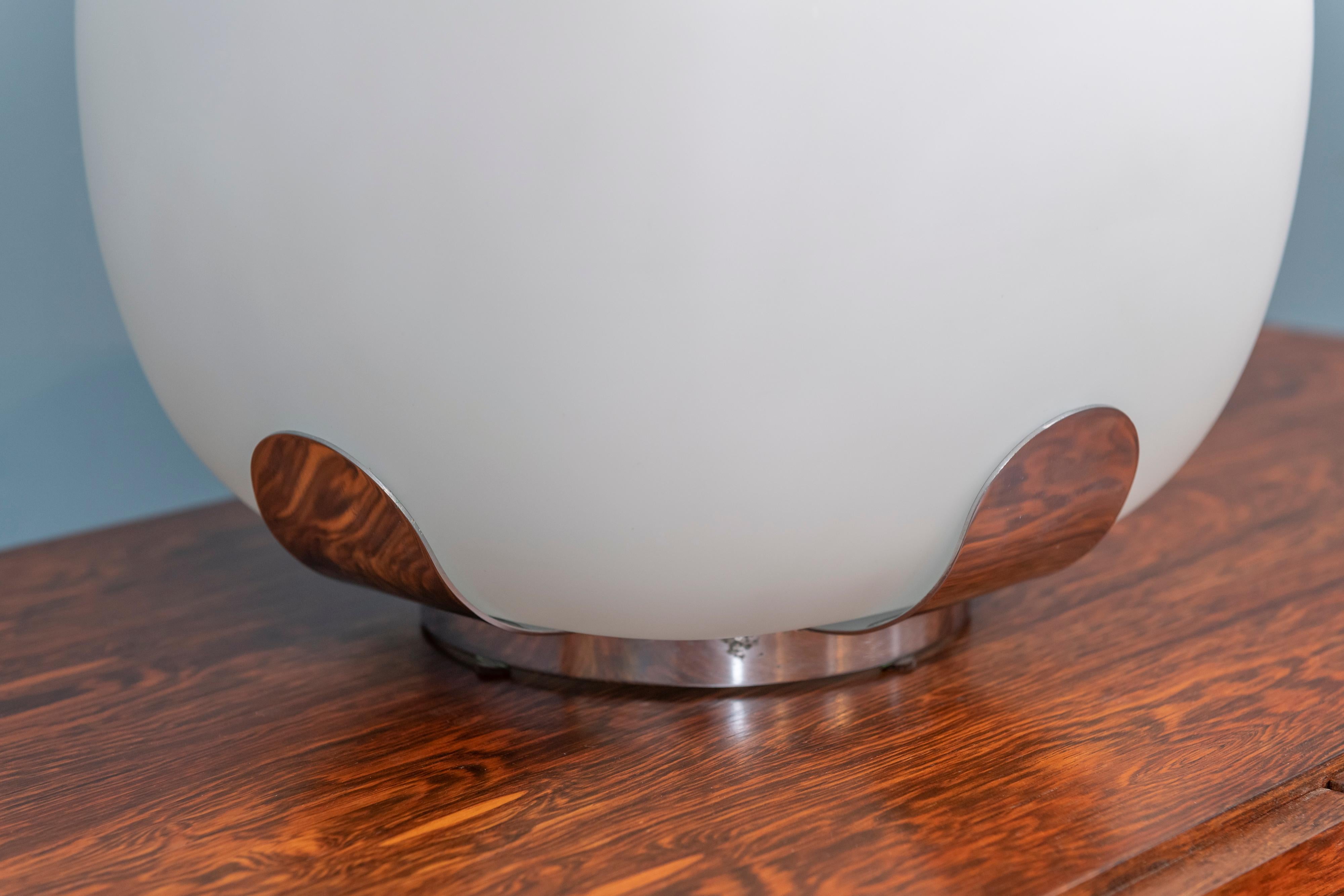 Italian Opaque Glass Table Lamp Jardinière For Sale 1