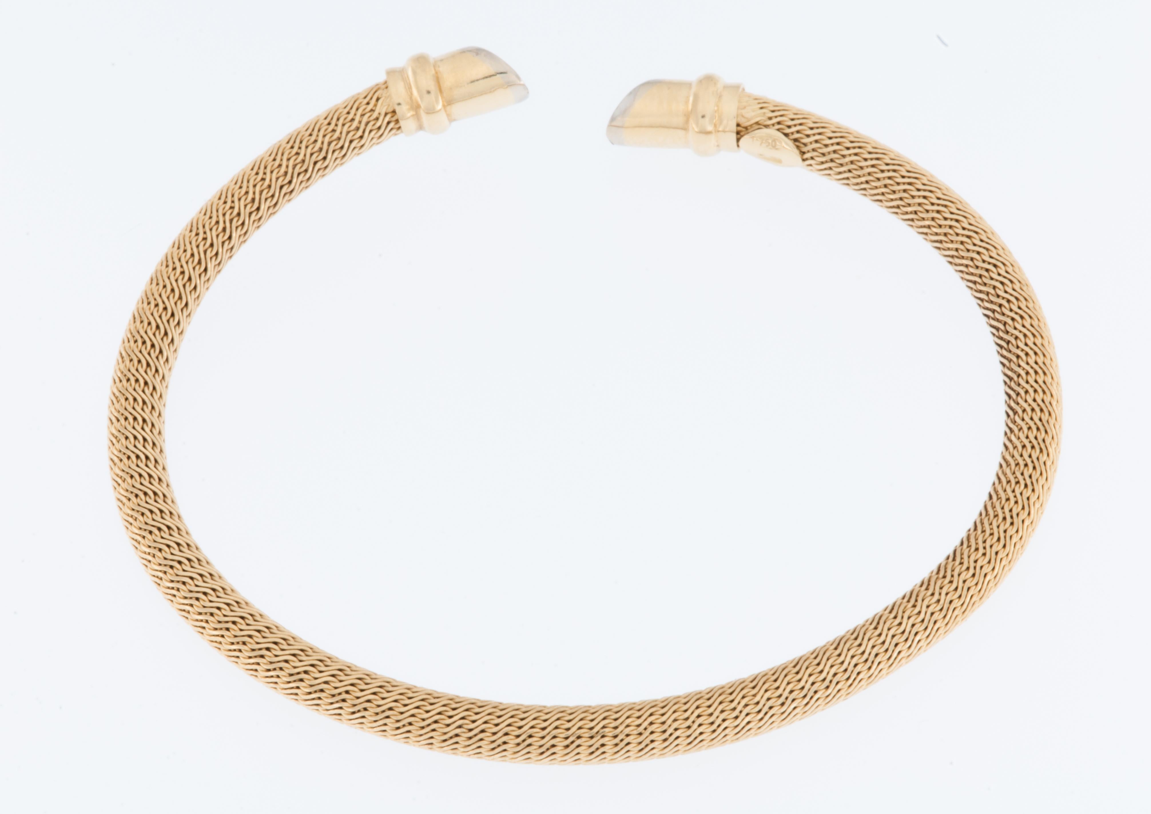 The Italian Open Bracelet is a luxurious and meticulously crafted piece of jewelry that exudes elegance and sophistication. Fashioned from high-quality 18kt gold, this bracelet seamlessly combines the warm tones of yellow gold with the timeless