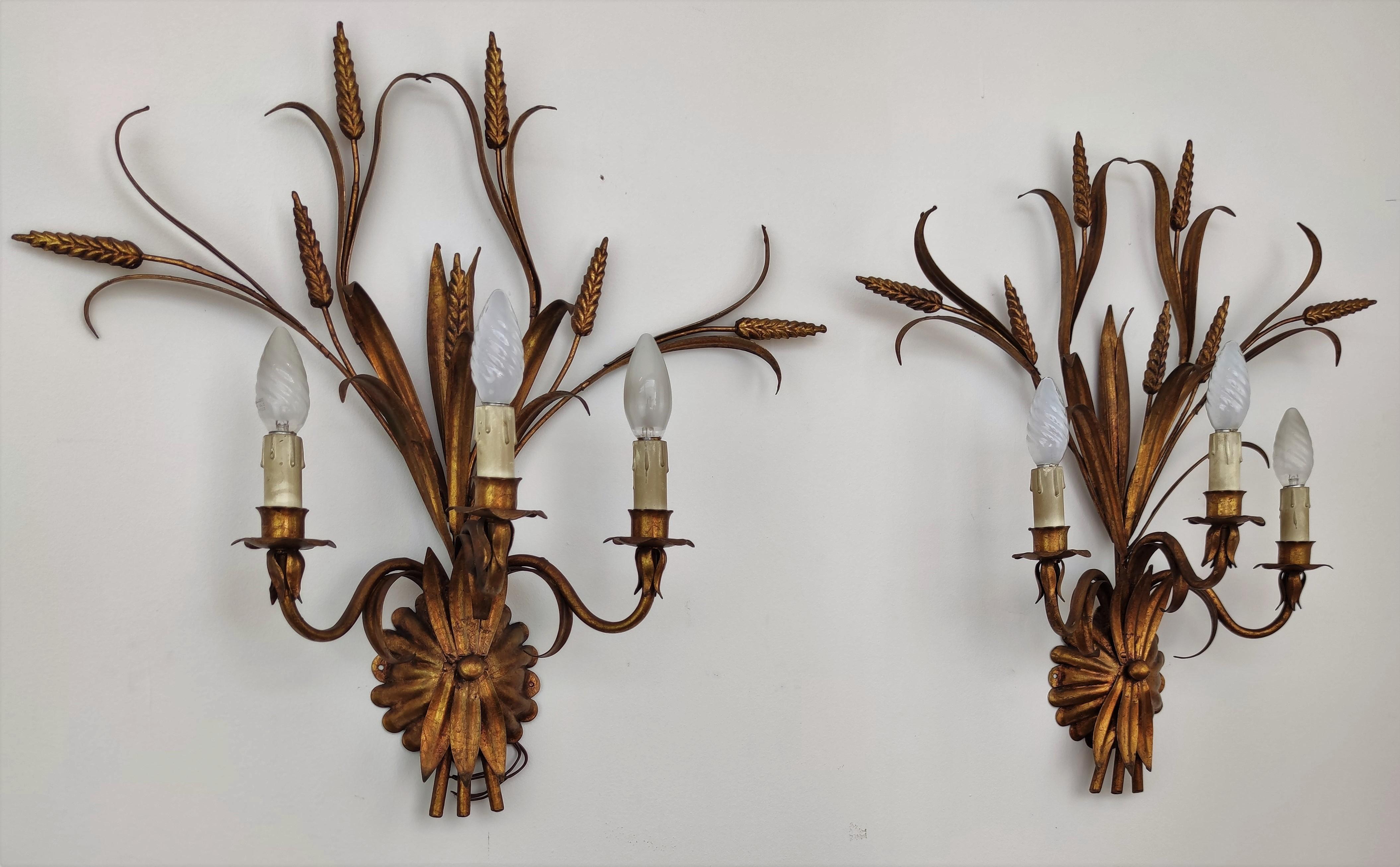 Italian or French Mid-Century Gilt Toleware Wheat Sheaf Wall Light For Sale 3