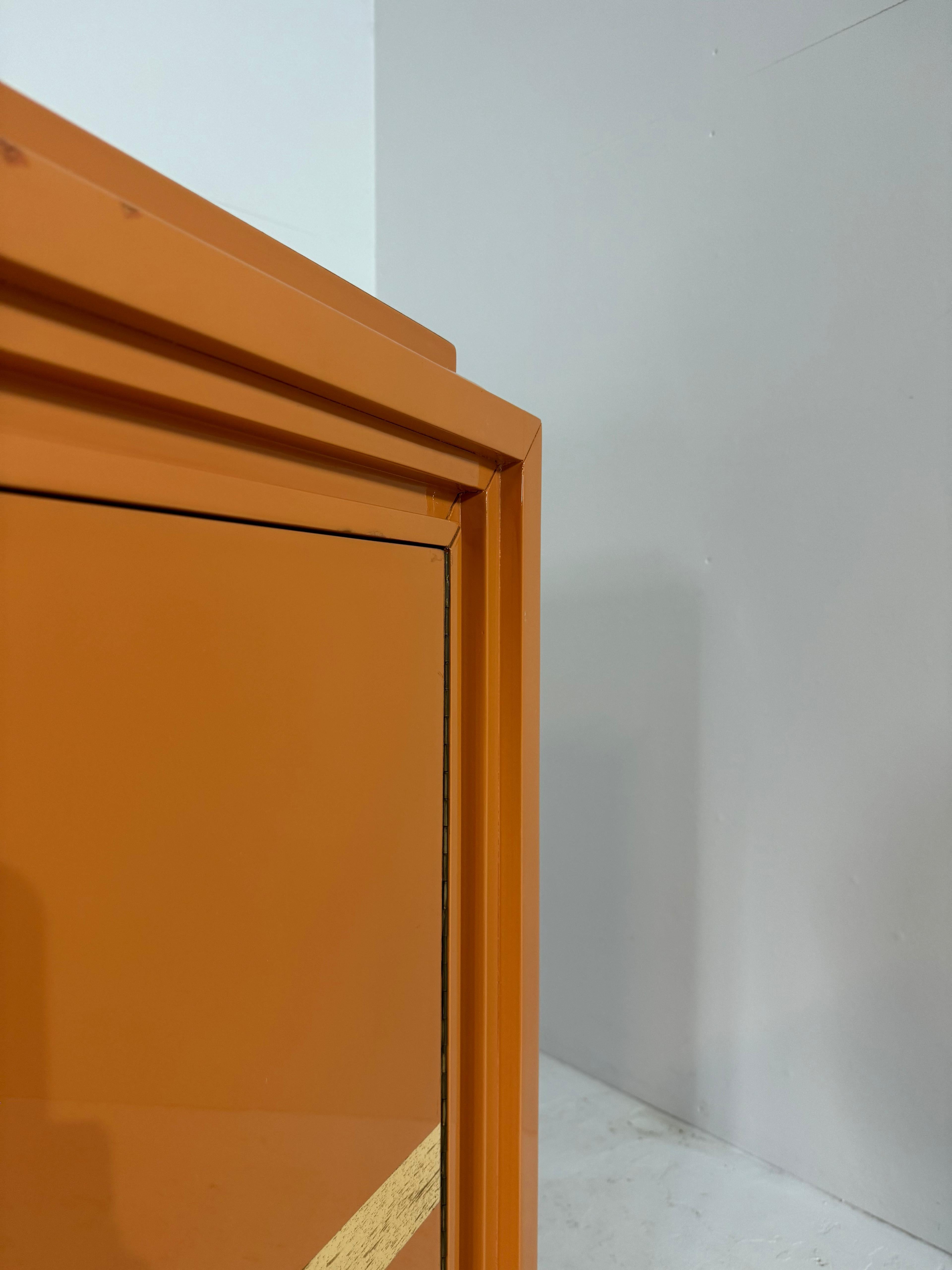 Italienisches orange lackiertes Sideboard mit Intarsien, 1970er Jahre im Angebot 6