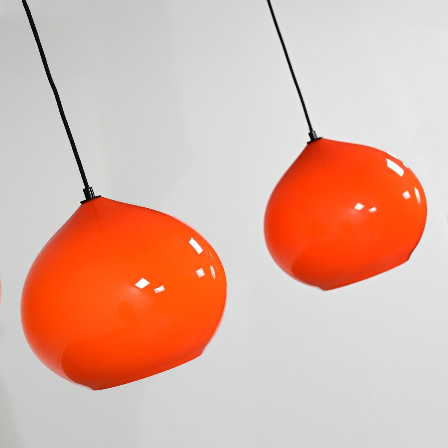 Italienische Pendelleuchten aus orangefarbenem Muranoglas von Alessandro Pianon für Vistosi im Angebot 7