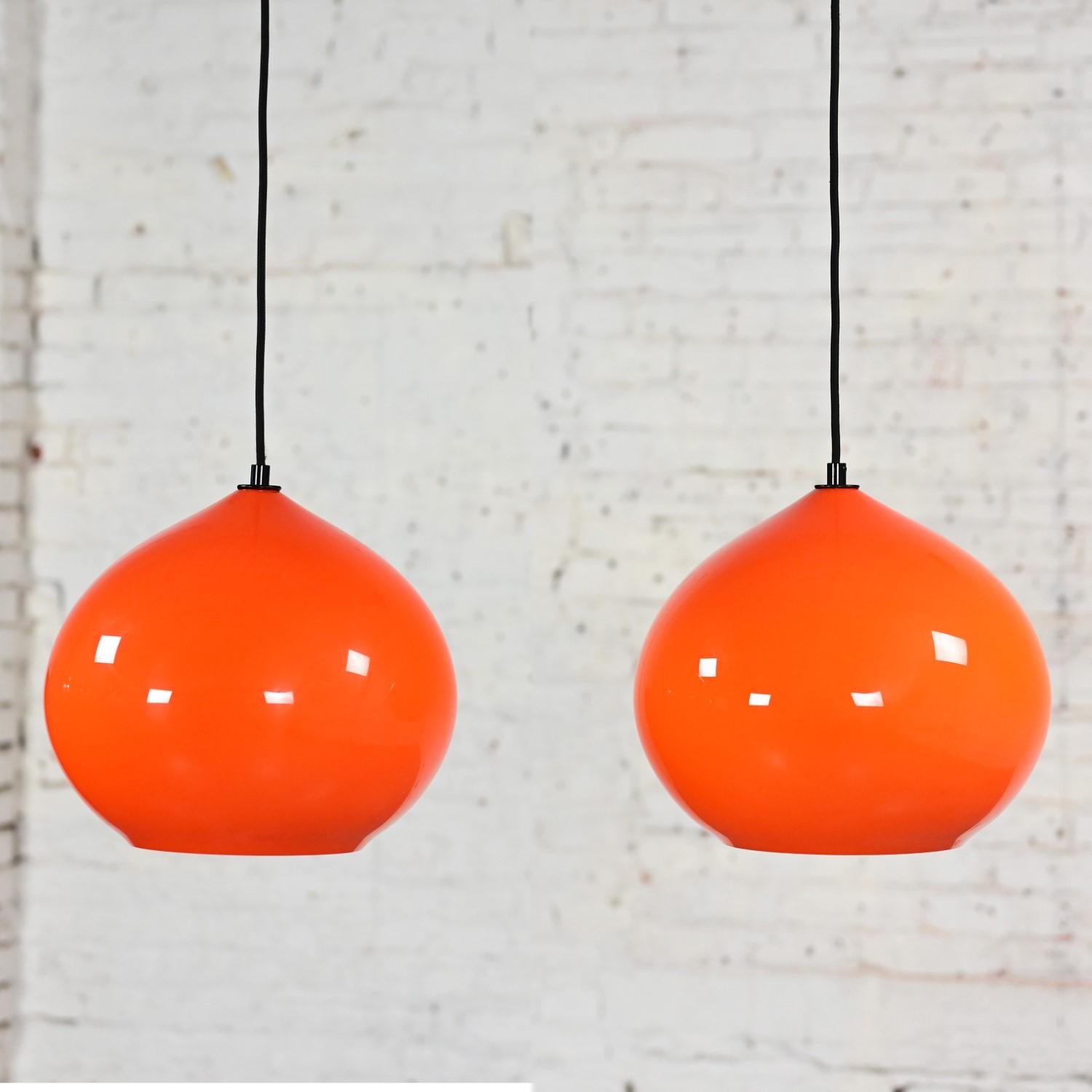 Italienische Pendelleuchten aus orangefarbenem Muranoglas von Alessandro Pianon für Vistosi (Moderne der Mitte des Jahrhunderts) im Angebot