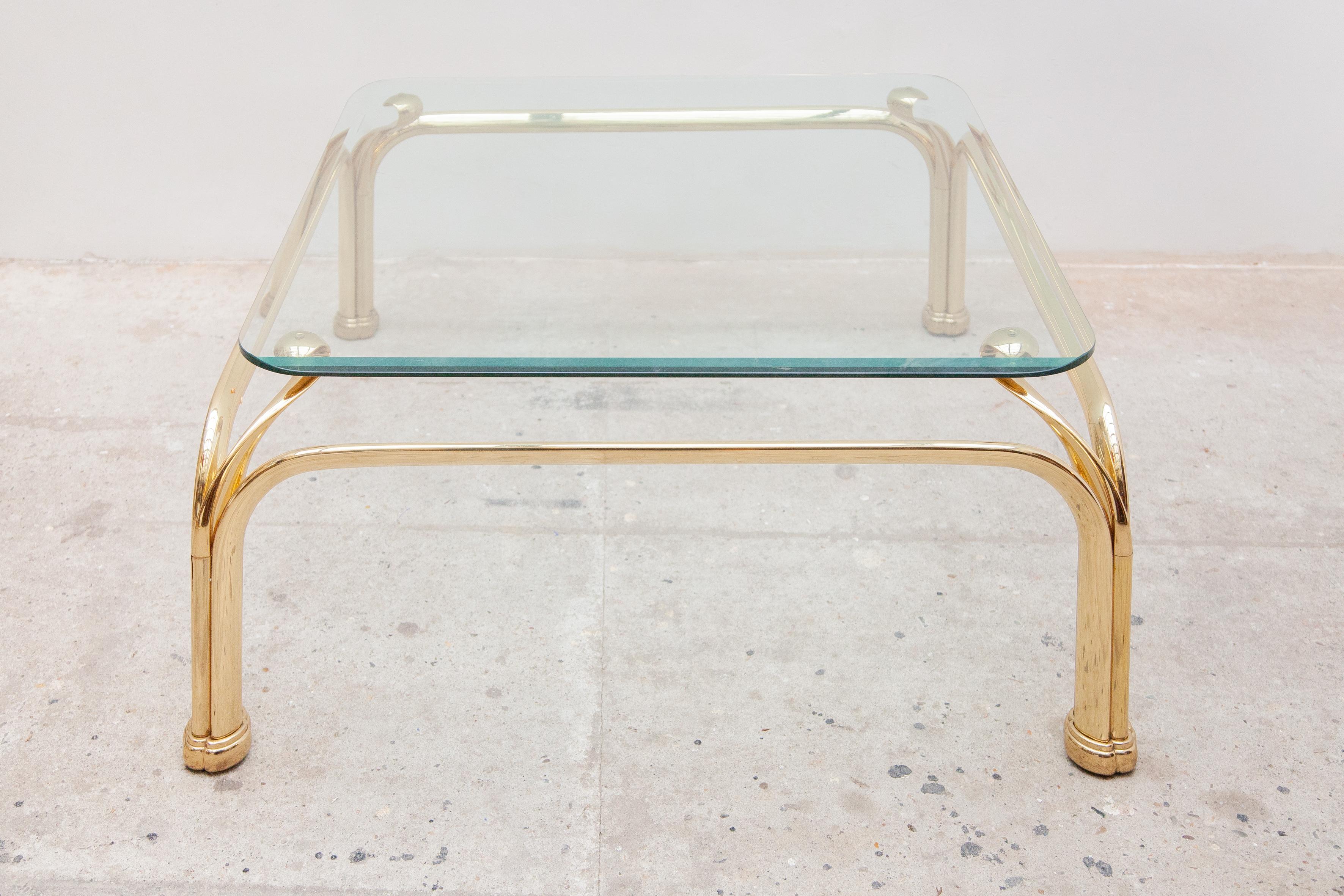 Beautiful Italian made large organic swan neck brass cocktail or coffee table with faceted glass top, 1980's, Italy.

  