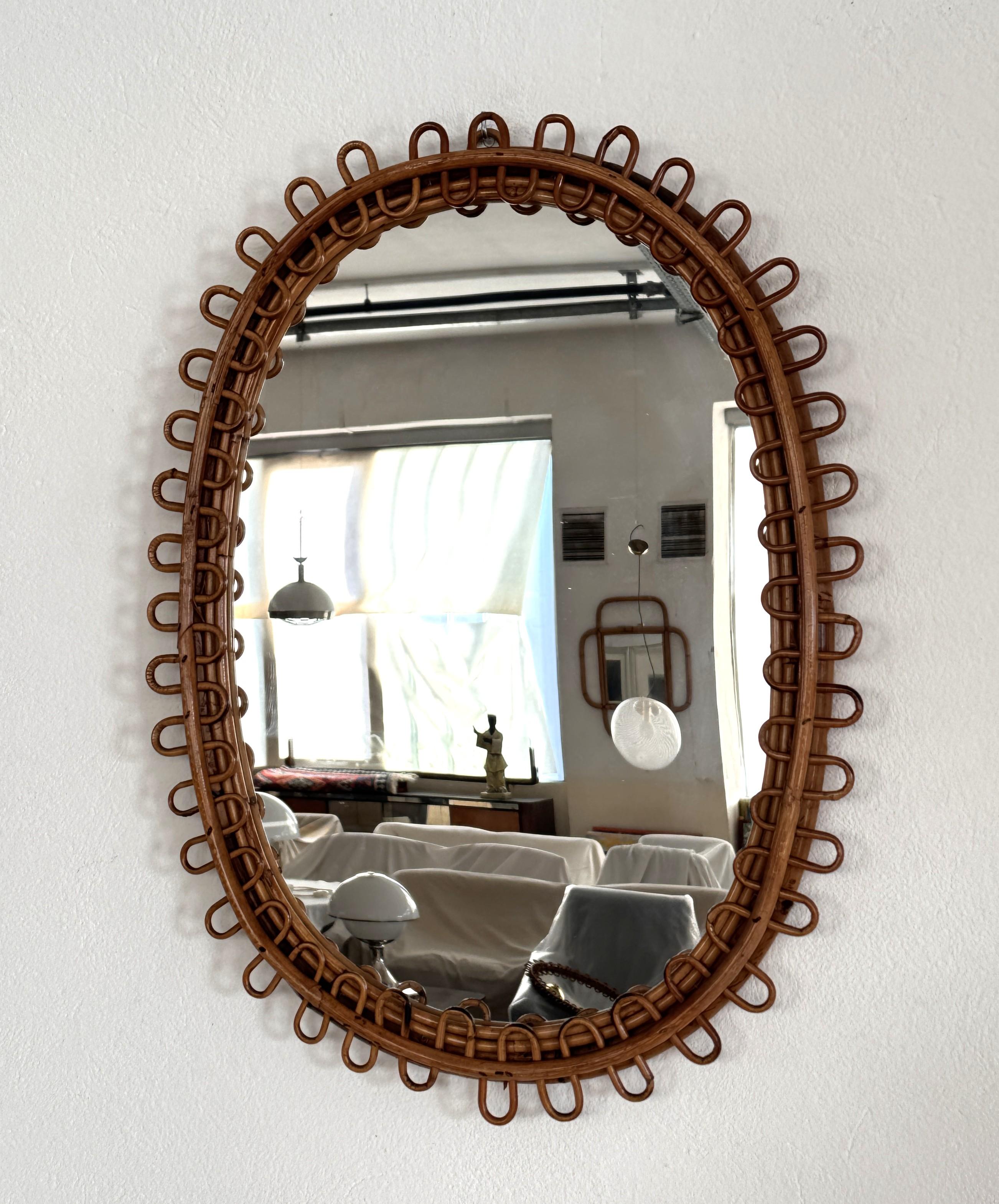 Espejo de pared de diseño orgánico italiano en ratán y bambú, años 60 en venta 3