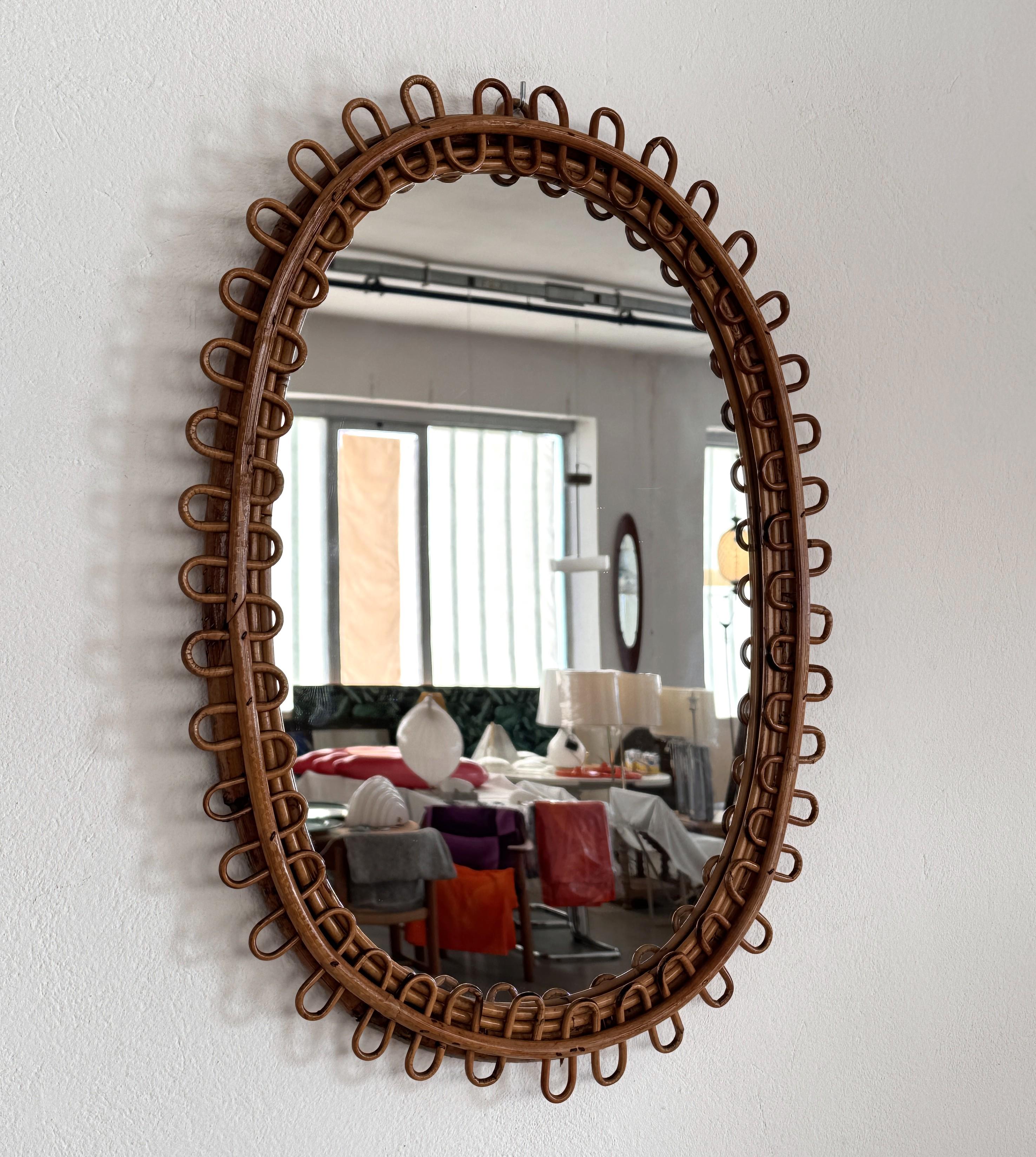 Espejo de pared de diseño orgánico italiano en ratán y bambú, años 60 en venta 4