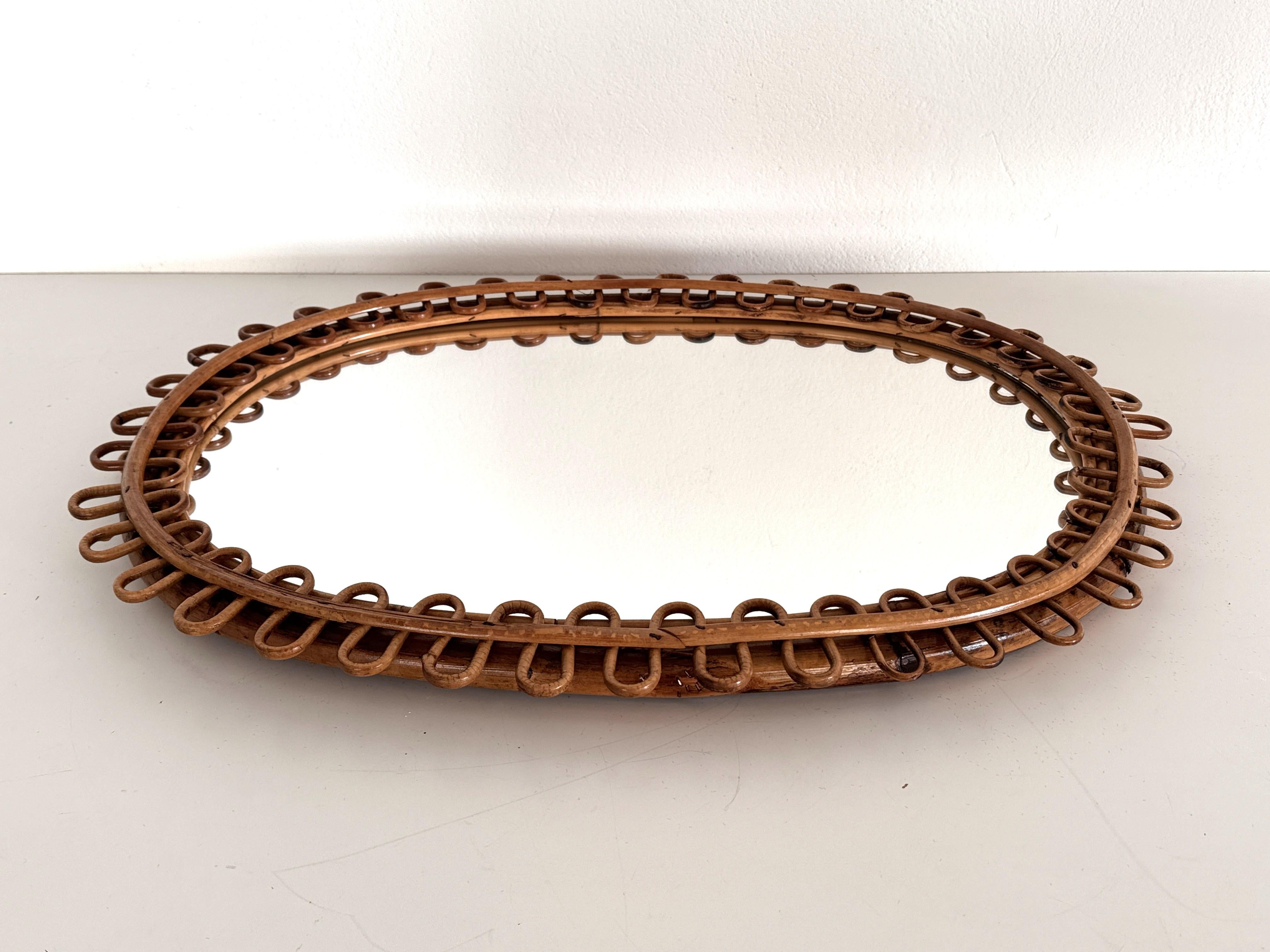 Espejo de pared de diseño orgánico italiano en ratán y bambú, años 60 en venta 6