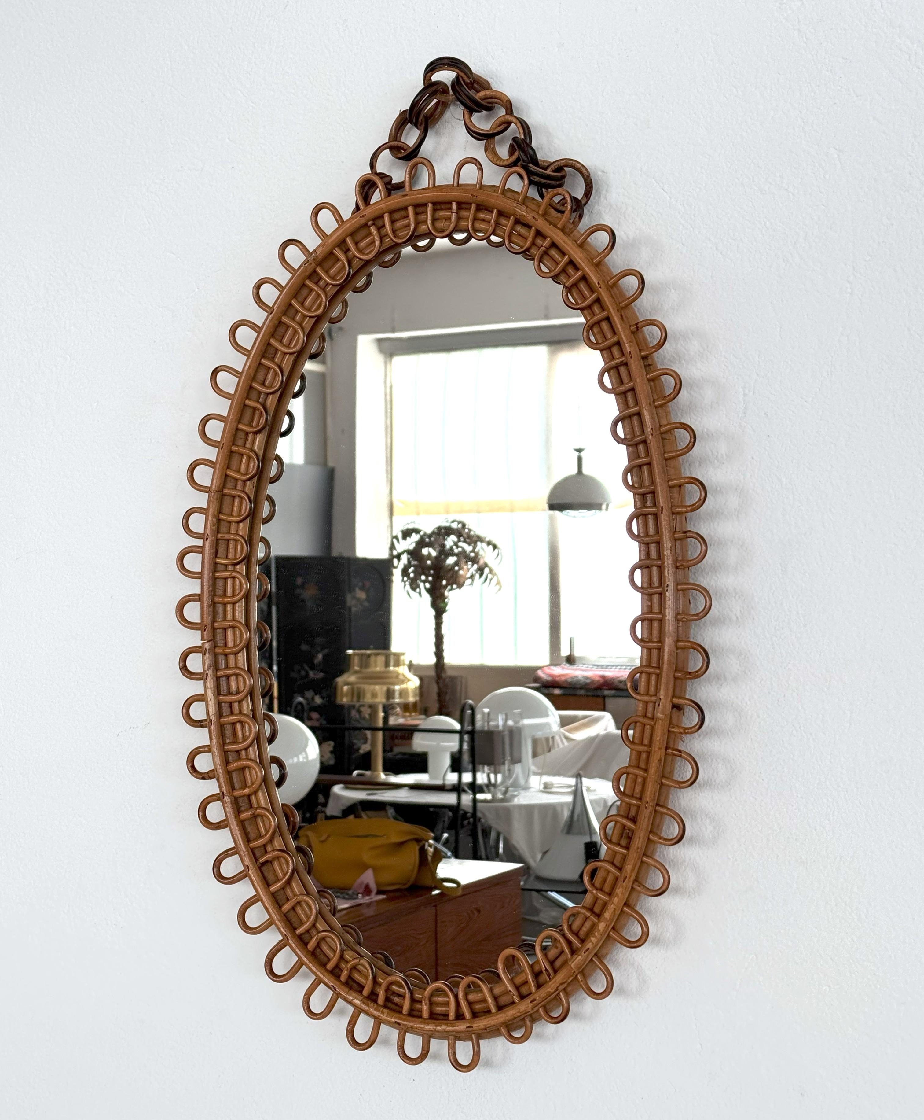 Espejo de pared de diseño orgánico italiano en ratán y bambú, años 60

Precioso Espejo de pared de diseño hecho a mano con materiales orgánicos de ratán y bambú.
Fabricado en Italia durante la década de 1960.
El espejo está en muy buen estado