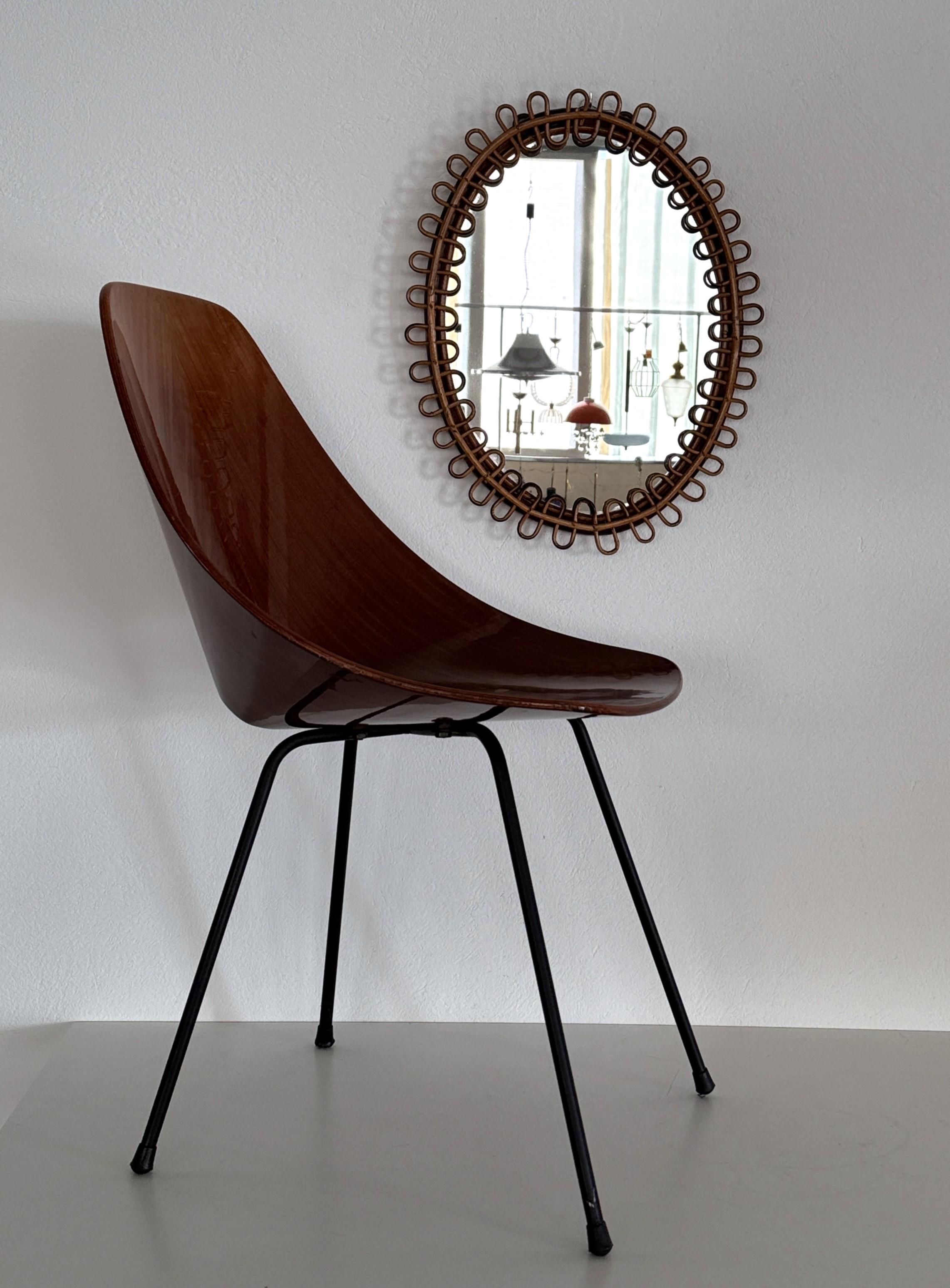 Espejo de pared de diseño orgánico italiano en ratán y bambú, años 60

Precioso Espejo de pared de diseño hecho a mano con materiales orgánicos de ratán y bambú. 
Fabricado al estilo de Franco Albini.
Fabricado en Italia durante la década de