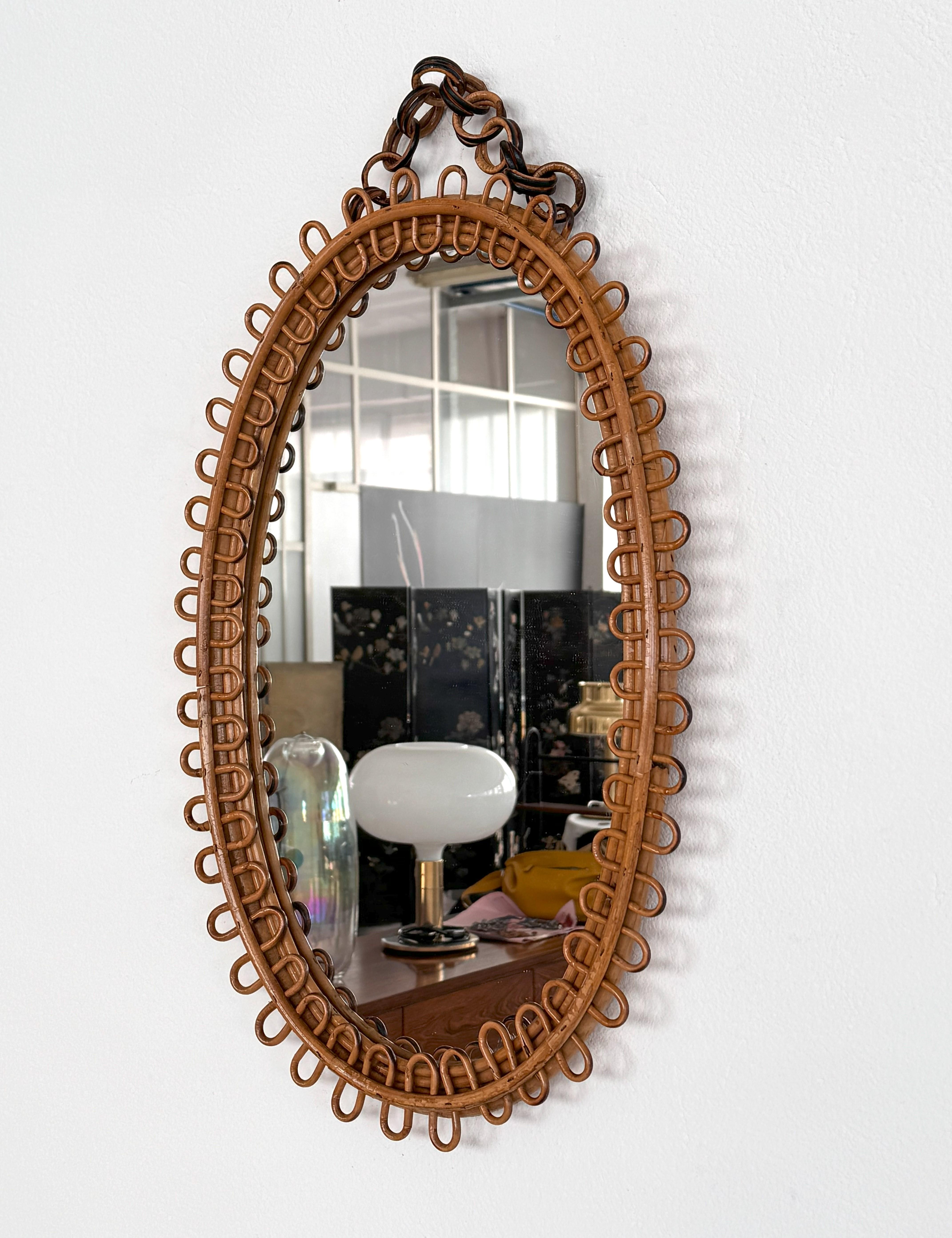 Espejo de pared de diseño orgánico italiano en ratán y bambú, años 60 Italiano en venta