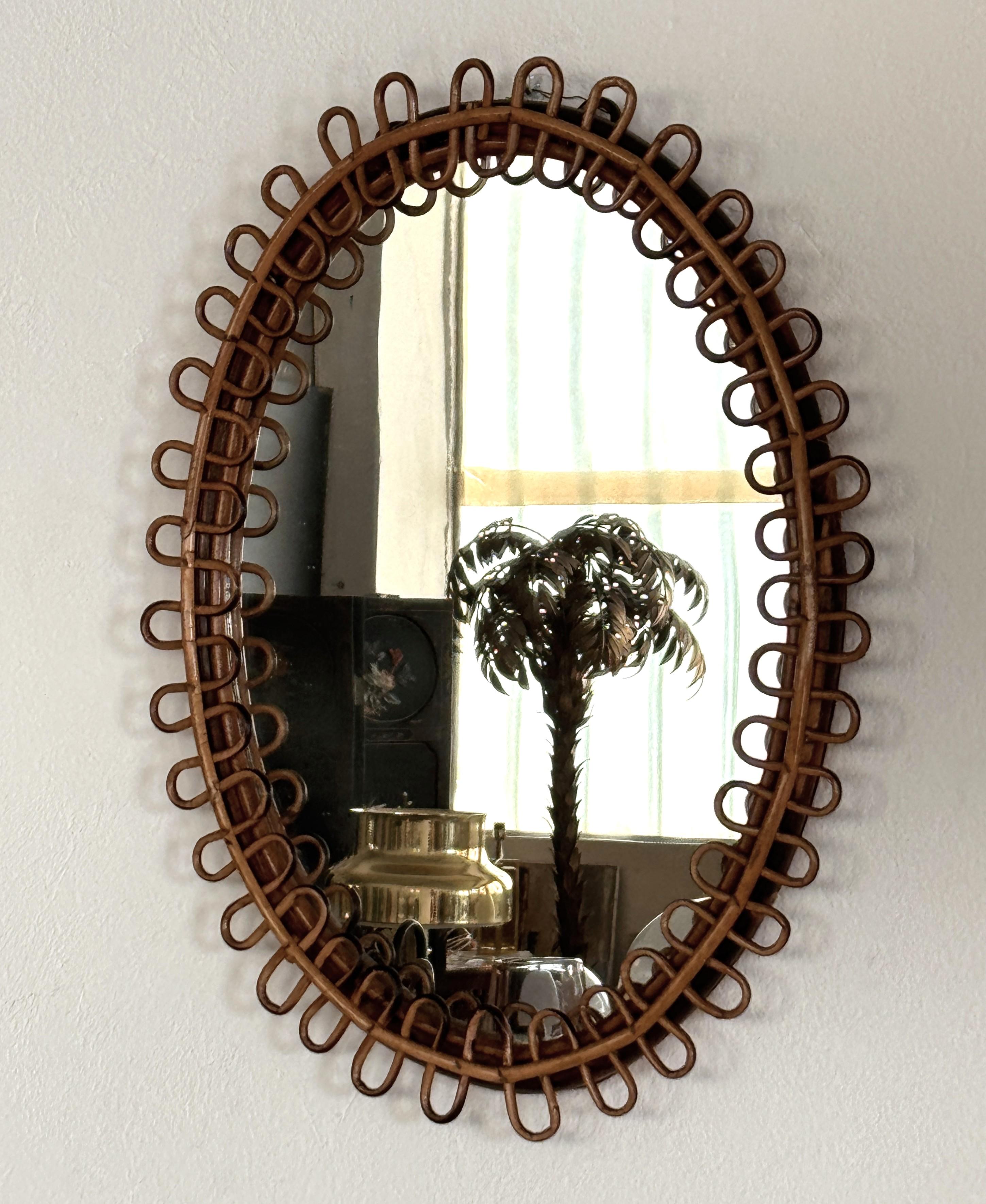 Espejo de pared de diseño orgánico italiano en ratán y bambú, años 60 Italiano en venta
