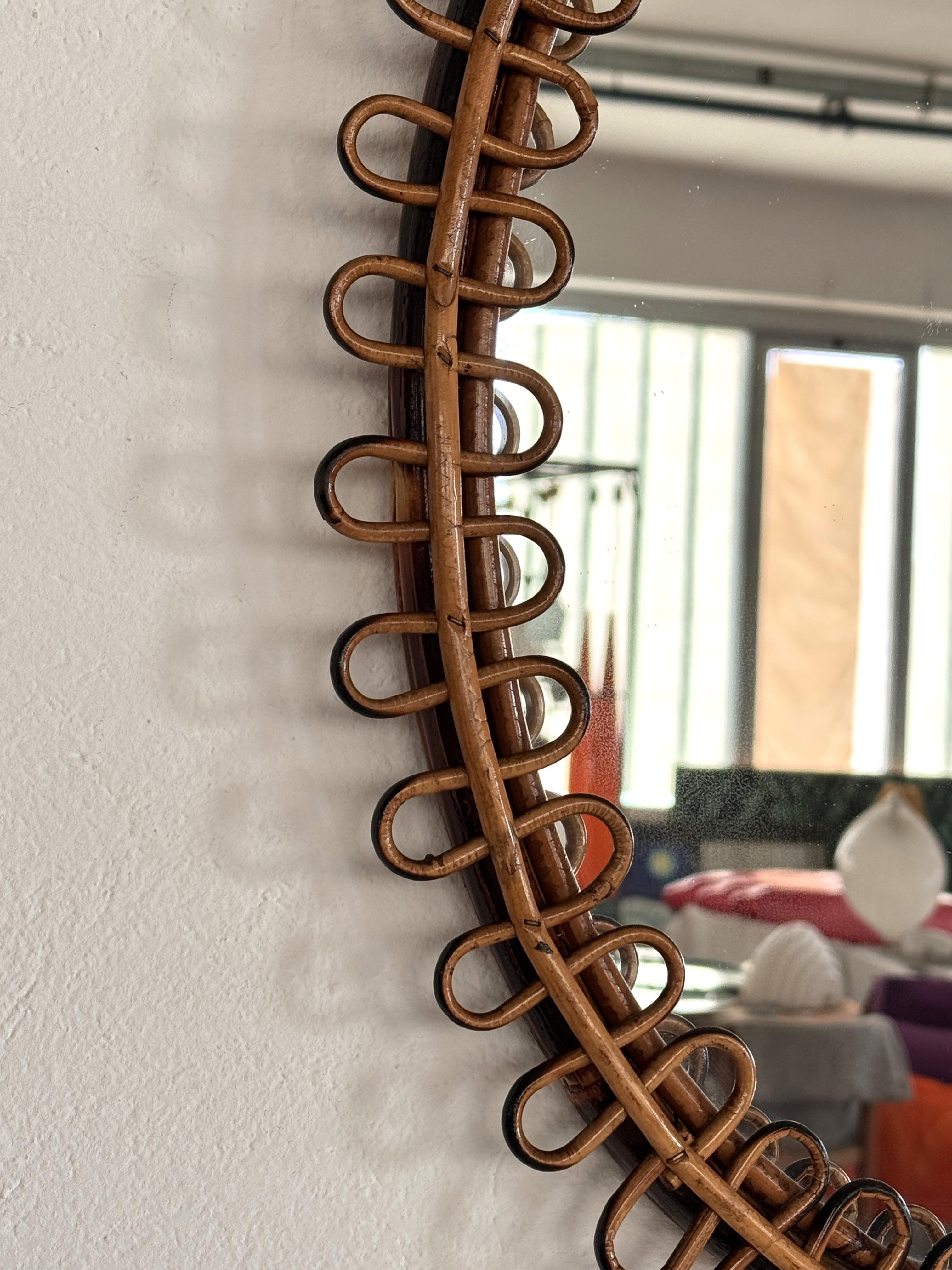 Espejo de pared de diseño orgánico italiano en ratán y bambú, años 60 en Bueno estado para la venta en Morazzone, Varese