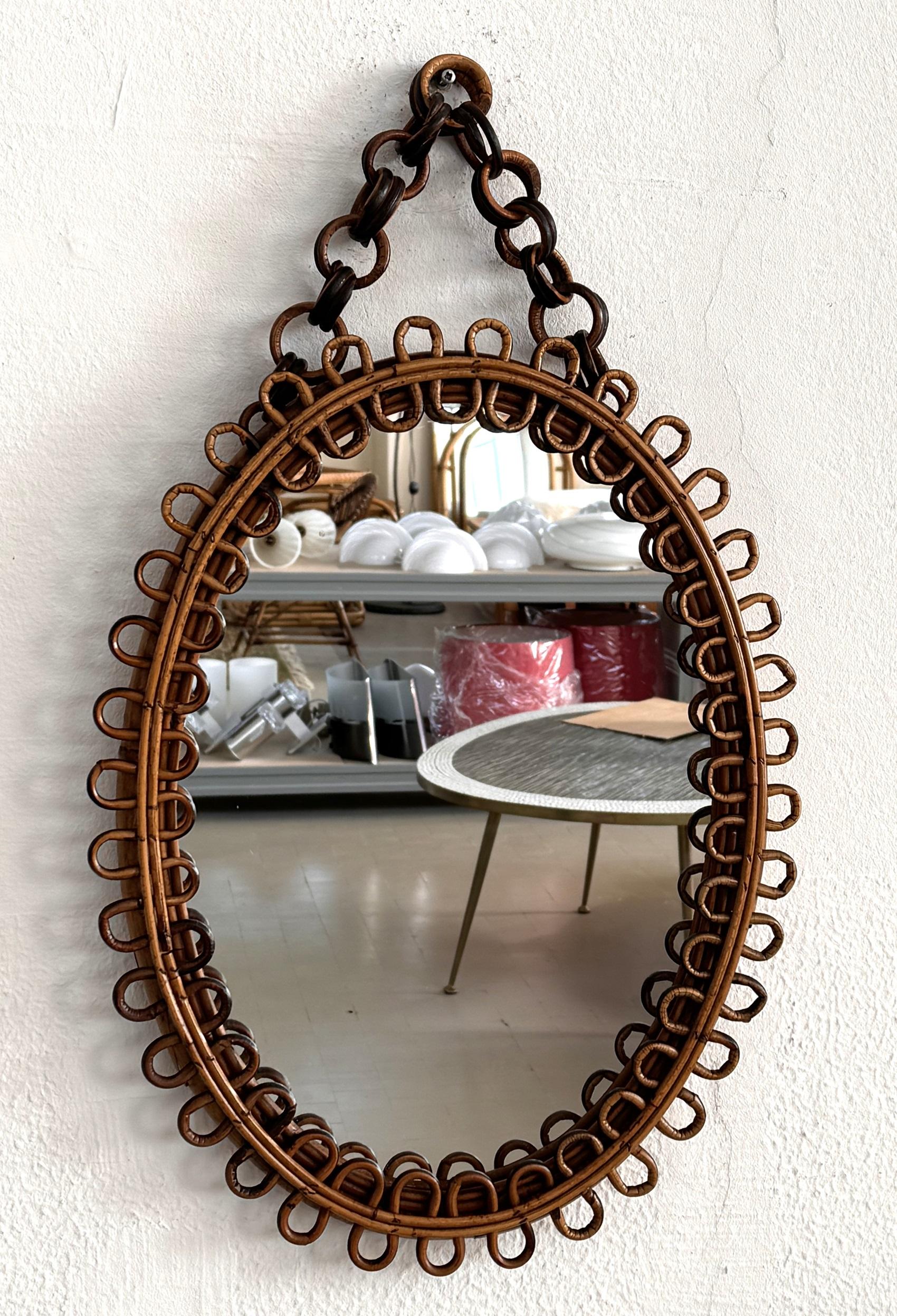 Metà XX secolo Specchio da parete di design organico italiano in rattan e bambù, anni '60 in vendita
