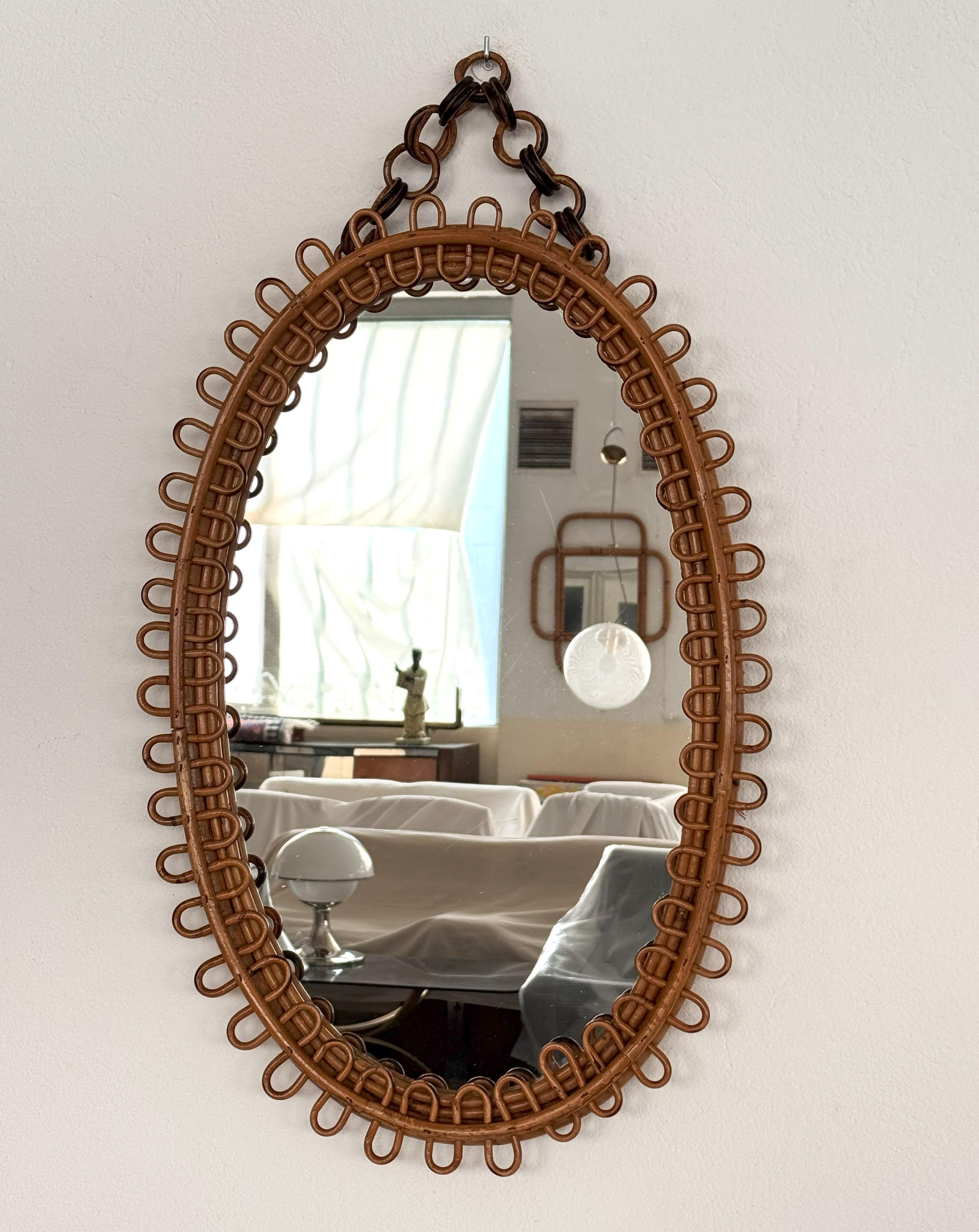 Espejo de pared de diseño orgánico italiano en ratán y bambú, años 60 mediados del siglo XX en venta
