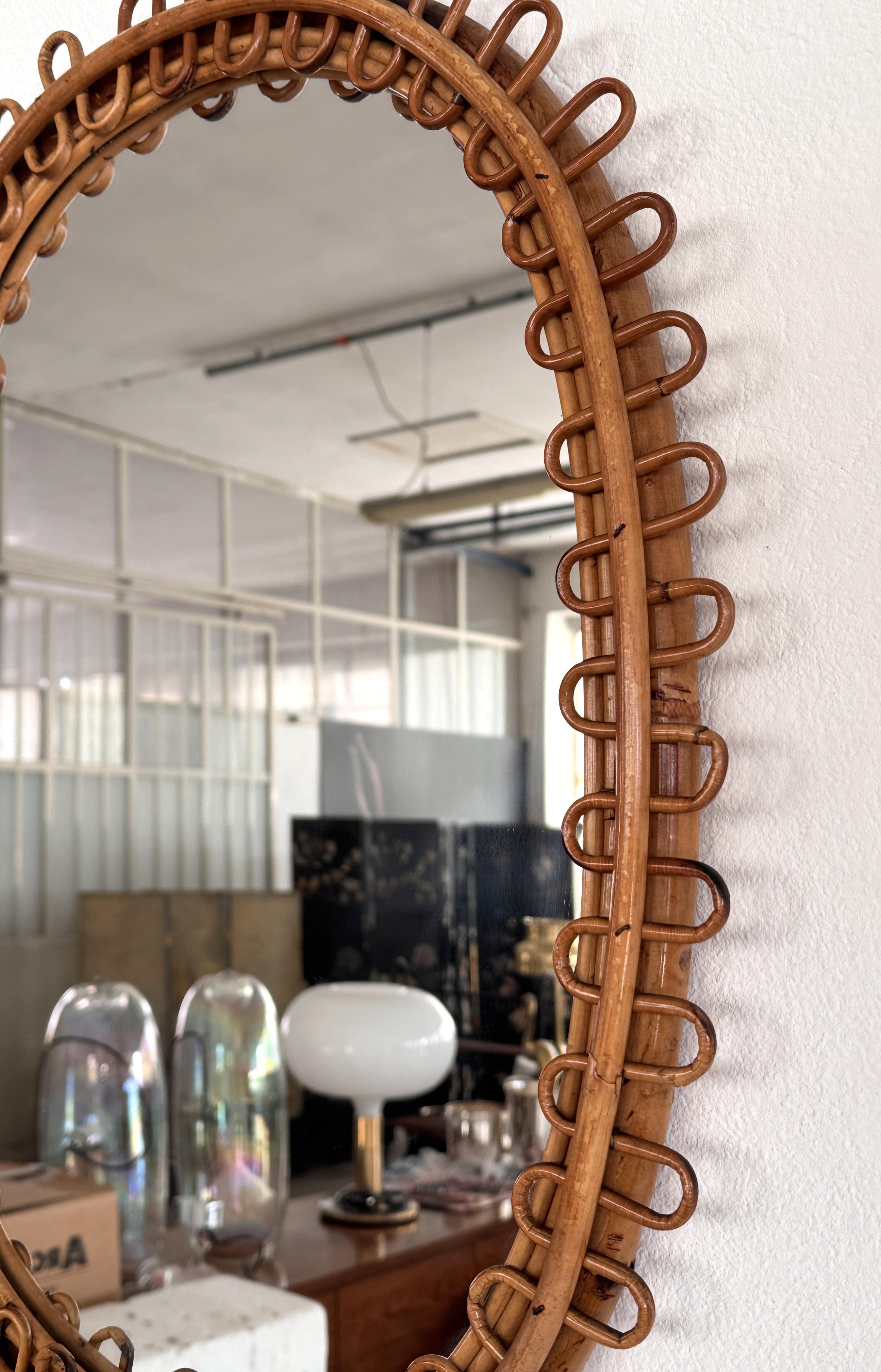 Espejo de pared de diseño orgánico italiano en ratán y bambú, años 60 en venta 1