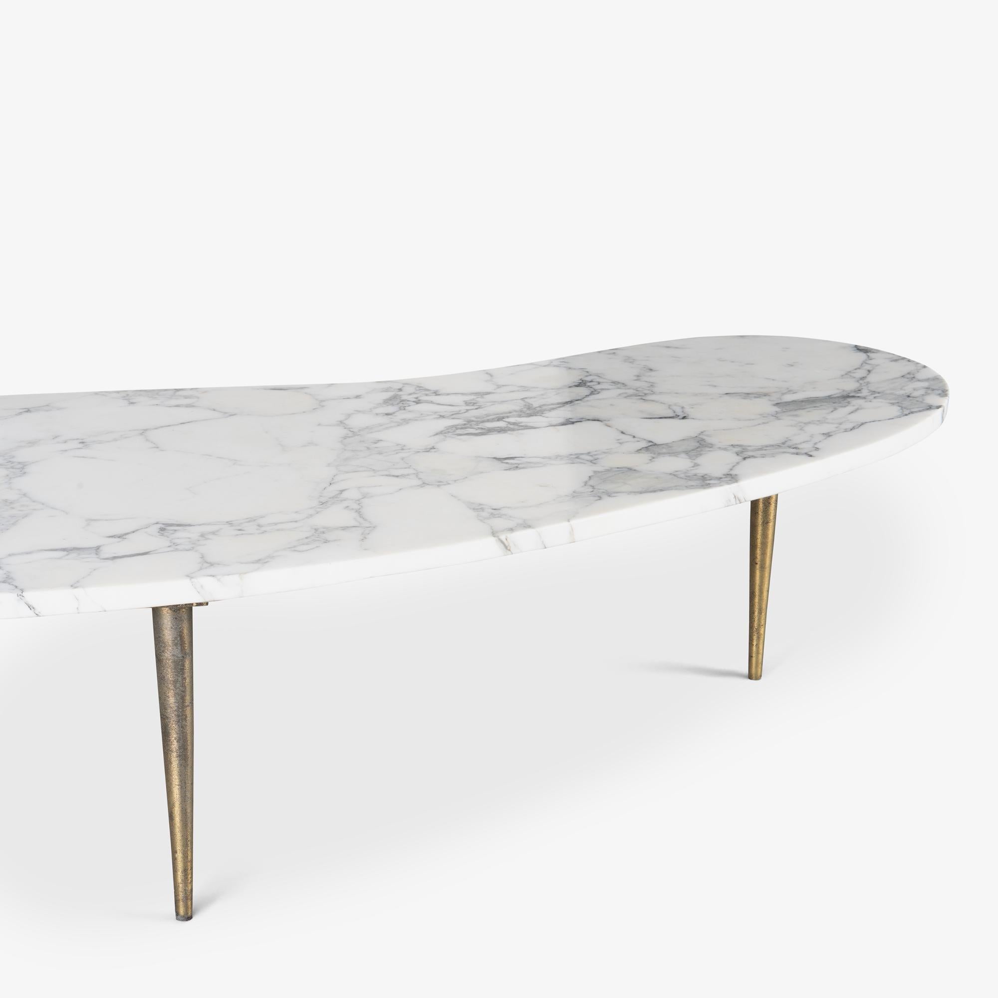 Mid-20th Century Italian Organic Form Carrara Marble Cocktail Table with Brass Legs For Sale