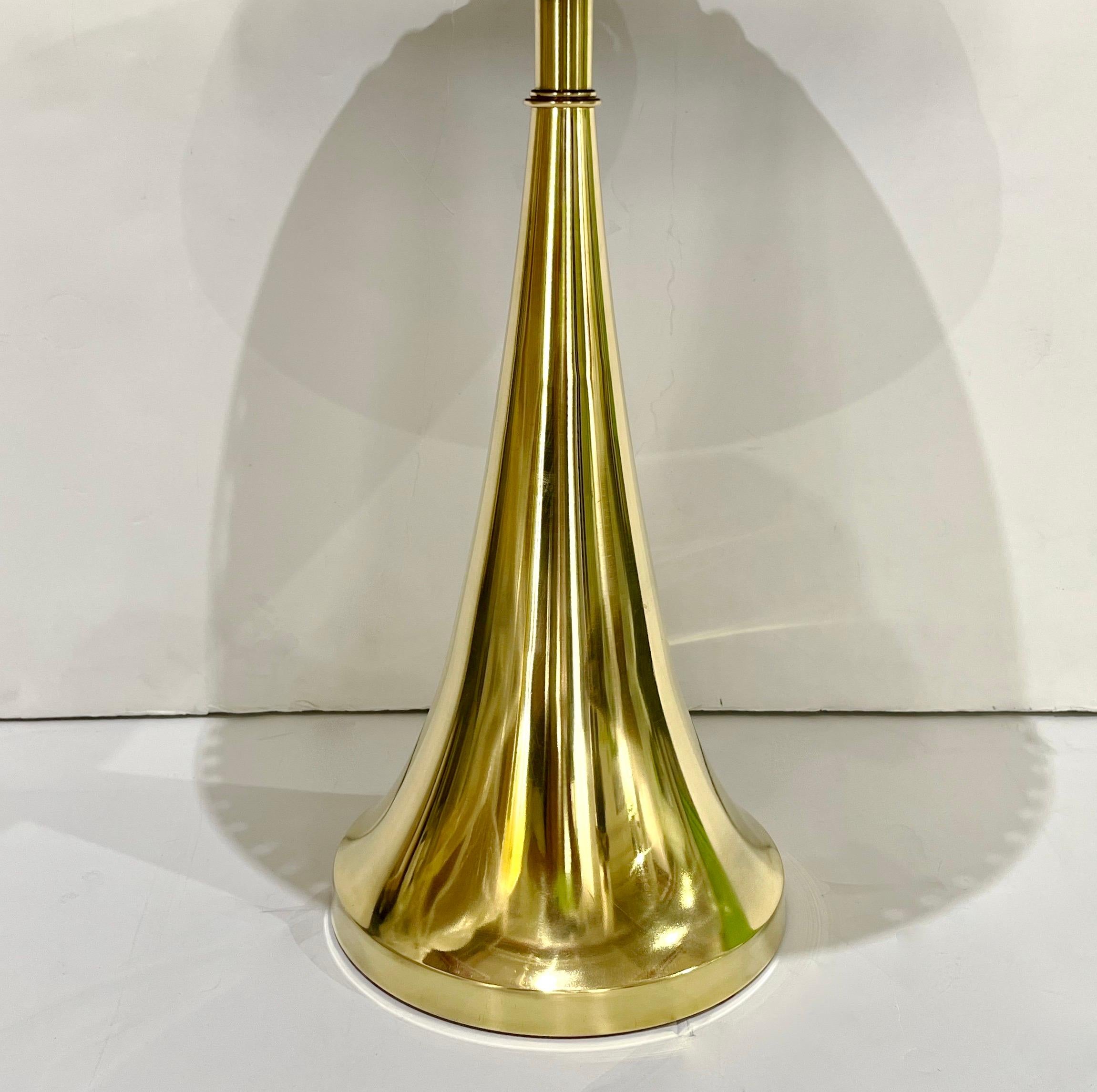 Italian Organic Modern Contemporary Pair Tall Brass & Rattan Sleek Table Lamps In New Condition For Sale In New York, NY