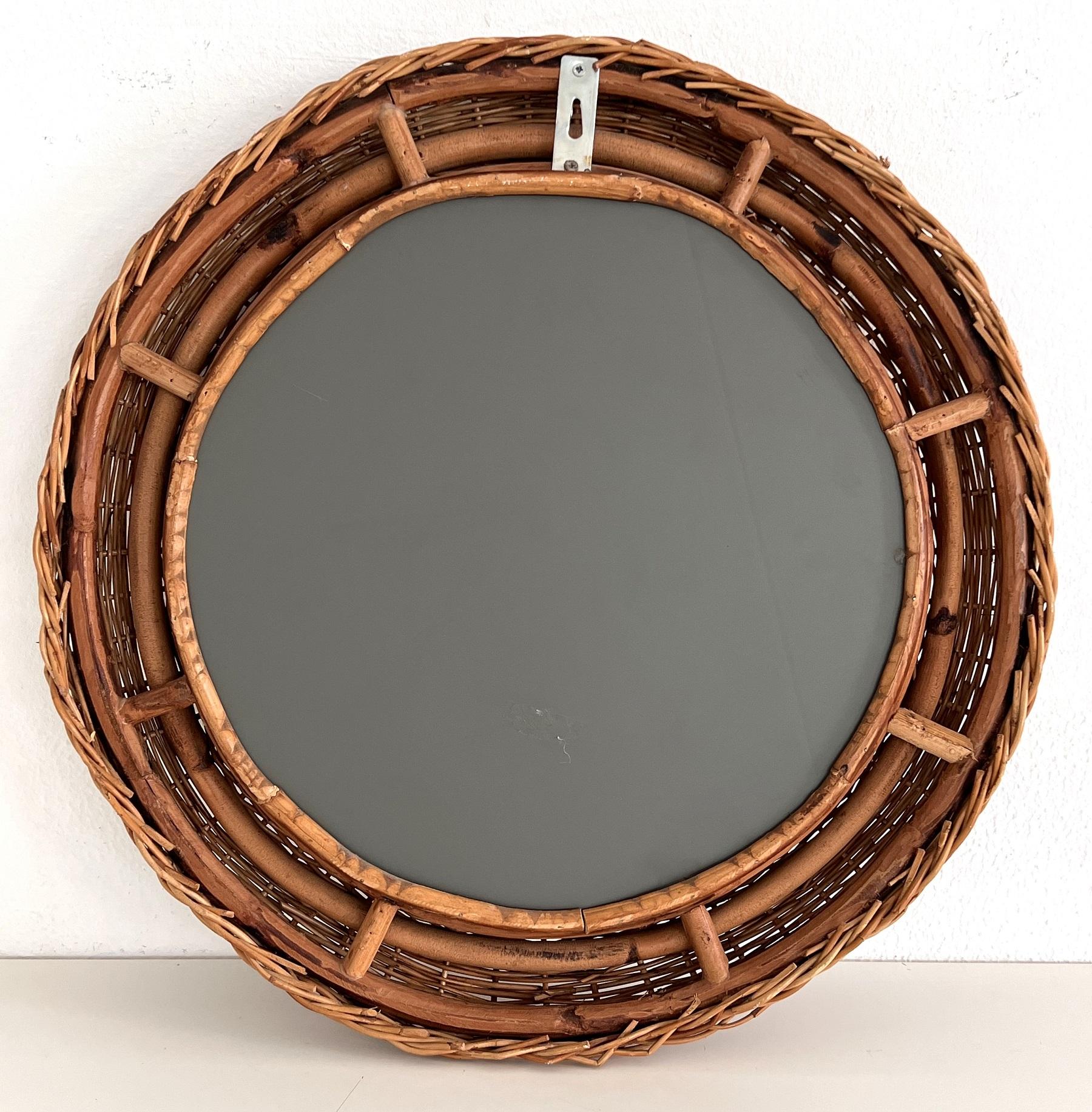 Italienischer organischer runder Wandspiegel aus Rattan, 1970er Jahre im Angebot 5
