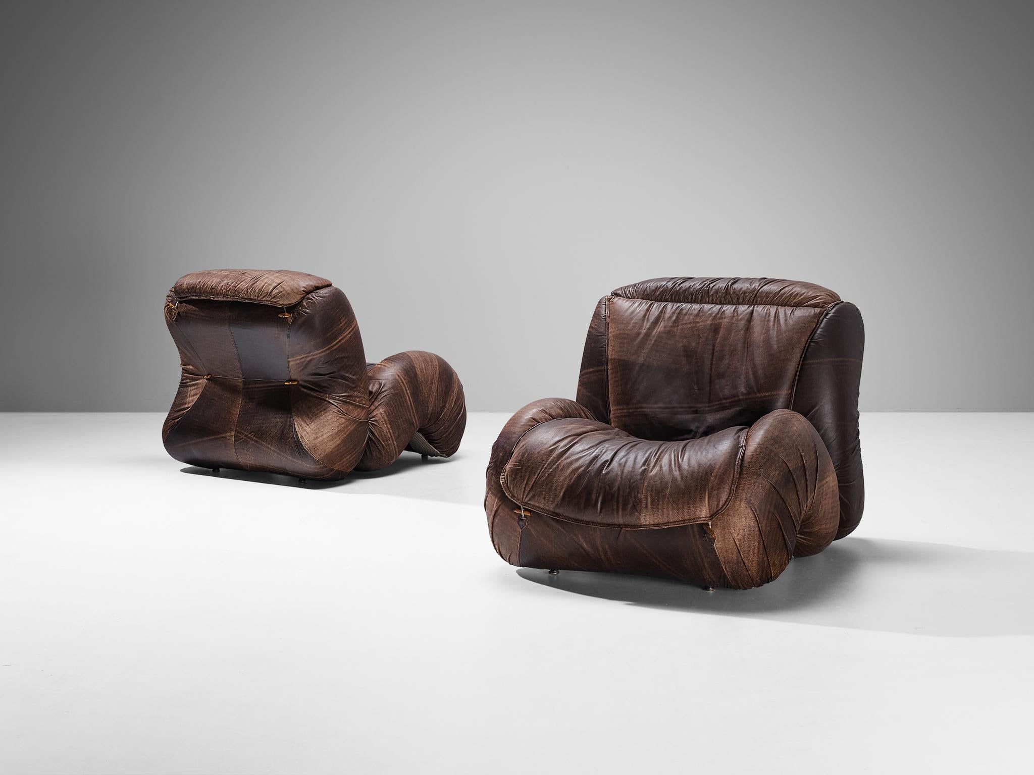 Italian Organic Shaped Pair of Lounge Chairs in Brown Patinated Leather  For Sale 4