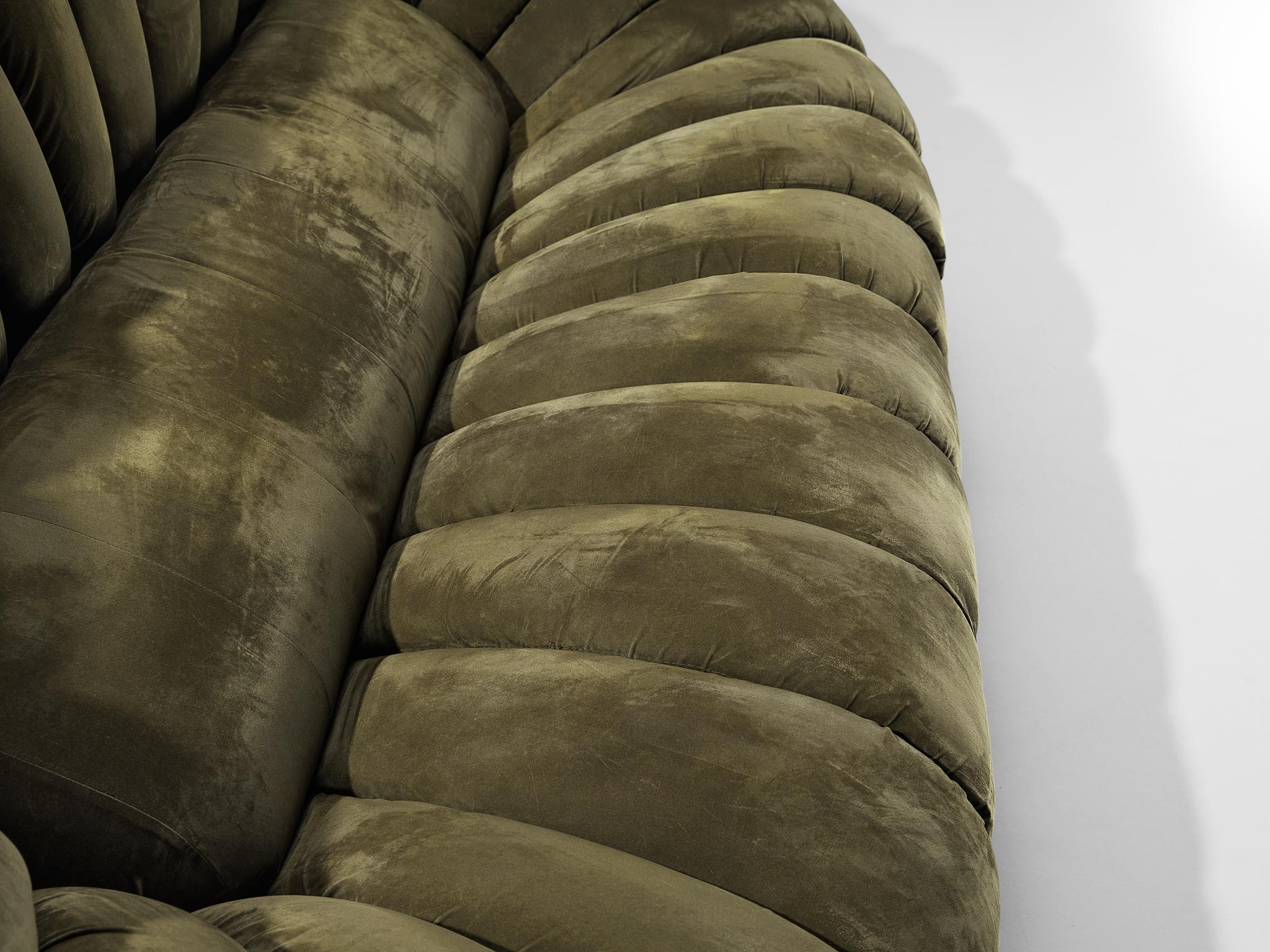 Italienisches organisches Bio-Sofa aus Khakigrünem Samt  im Zustand „Gut“ im Angebot in Waalwijk, NL