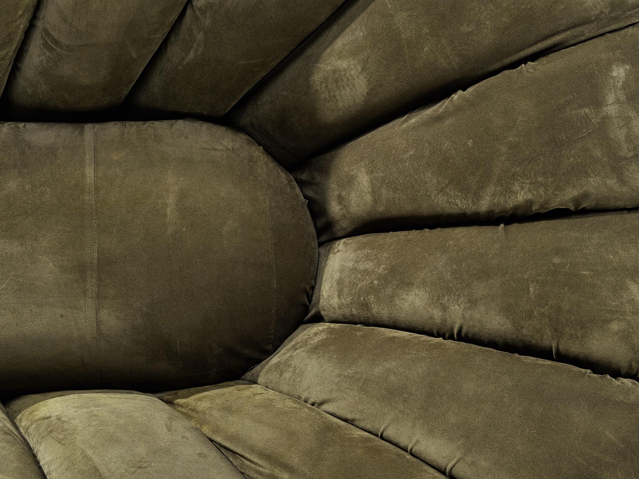 Italienisches organisches Bio-Sofa aus Khakigrünem Samt  (Ende des 20. Jahrhunderts) im Angebot