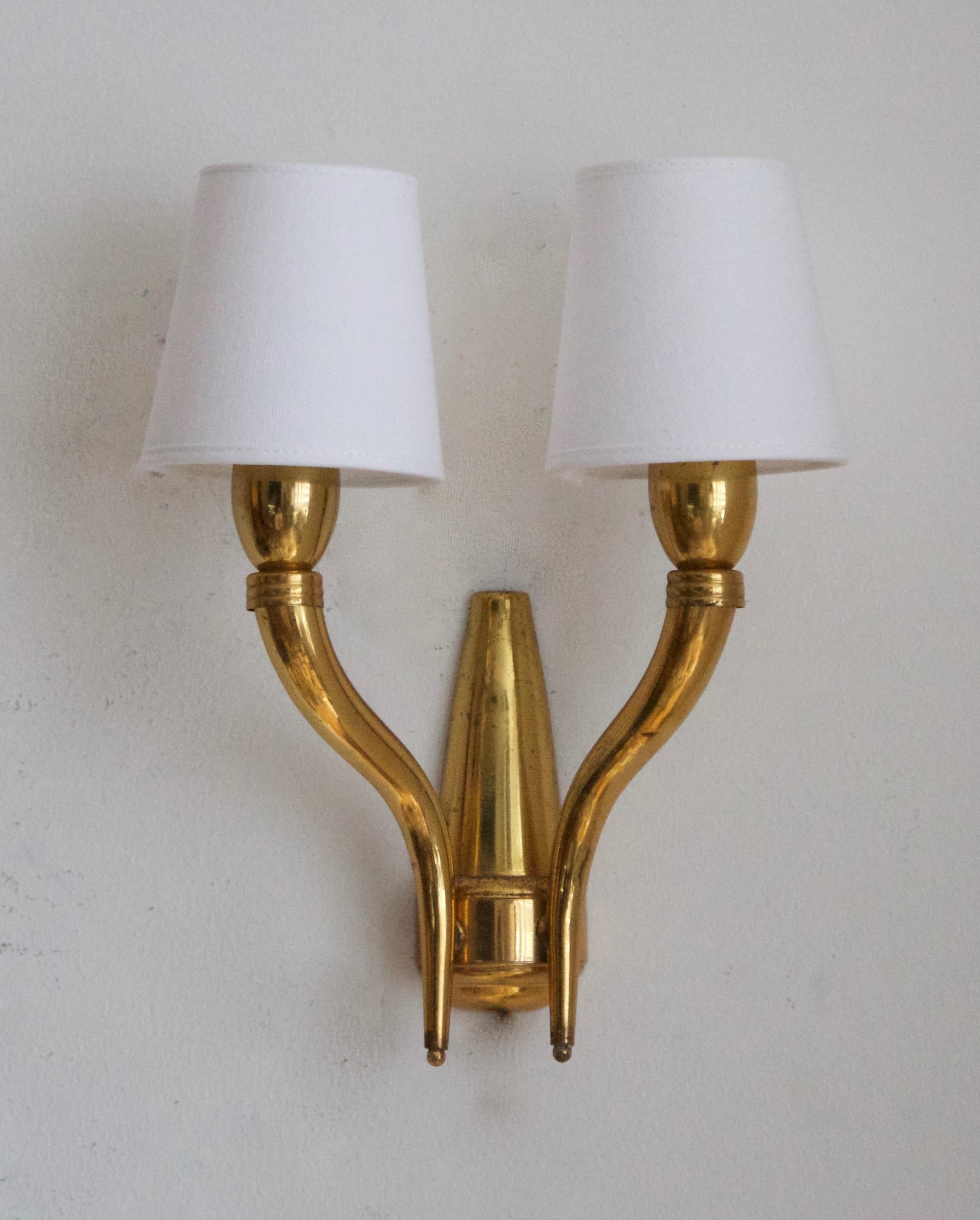 A pair of wall light / scones. Designed and produced in Italy, 1940s.

Stated dimensions include lampshades. Illustrated brand new lampshades are included in purchase upon request.

Other designers of the period include Paavo Tynell, Jean