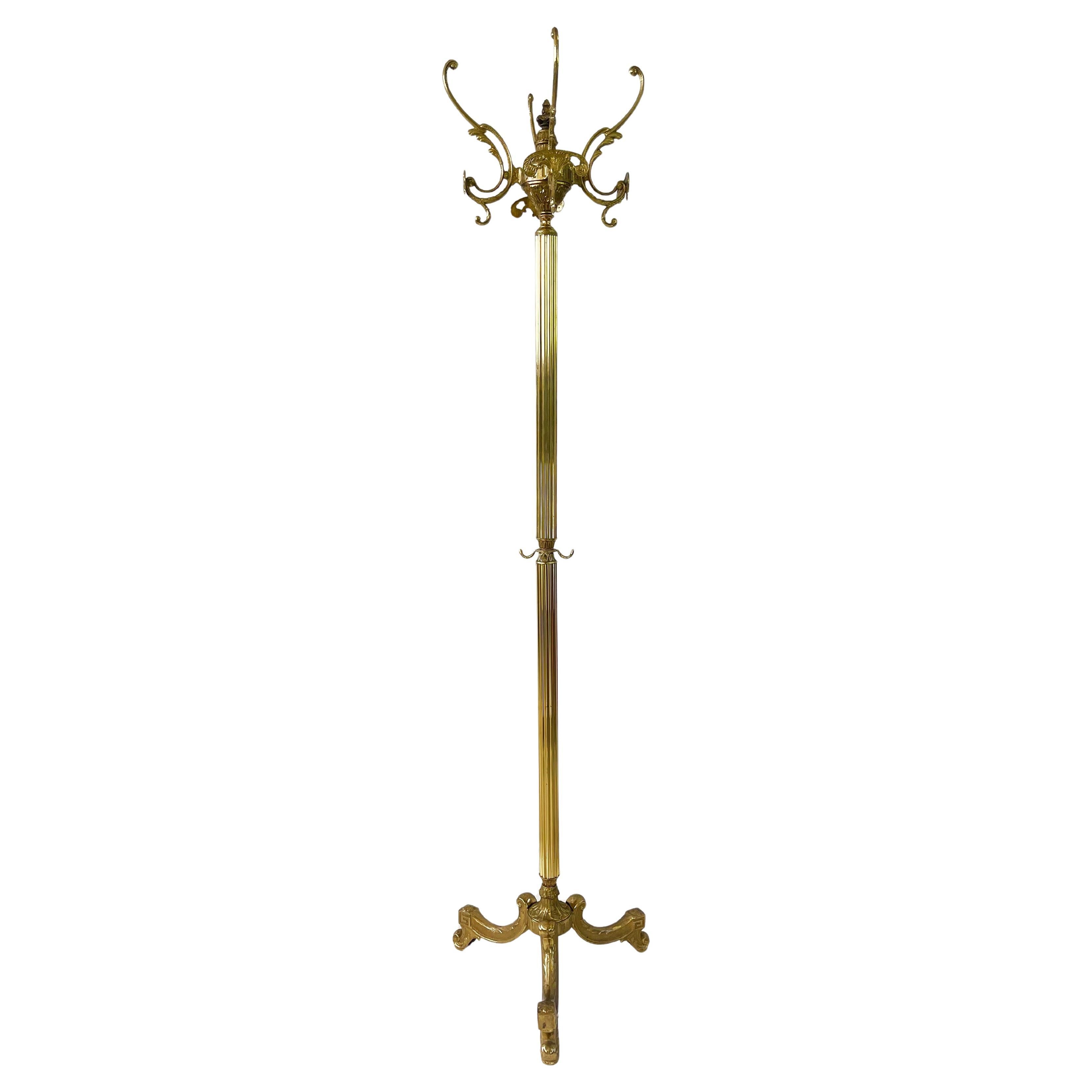 Italienischer verschnörkelter Kleiderständer aus antikem Messing, A. Hall Tree Tripod, 1960er Jahre