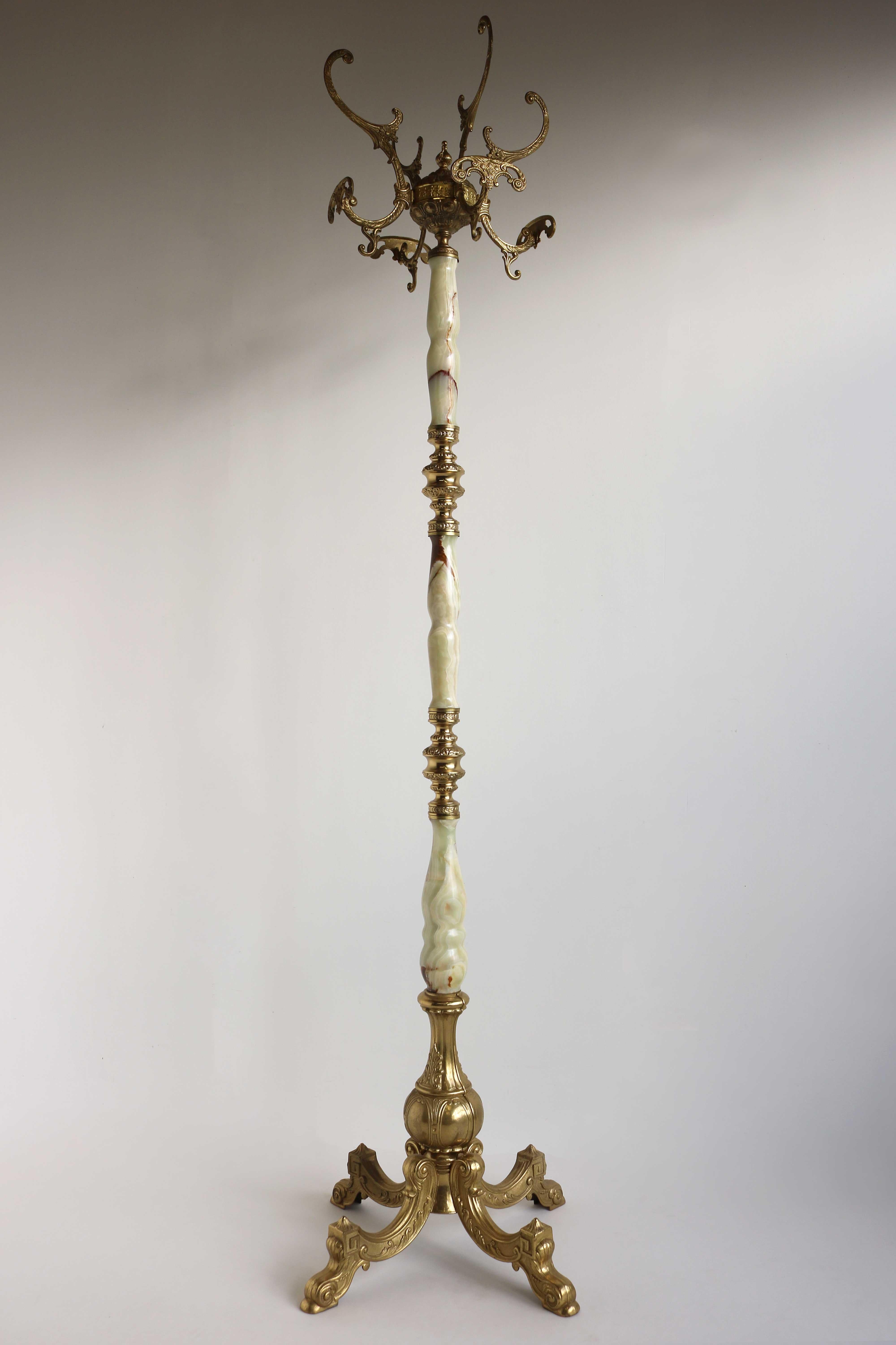 Italian Ornate Antique Brass & Onyx Round Marble Coat Hat Rack Hall Tree 1950s In Good Condition For Sale In Ijzendijke, NL