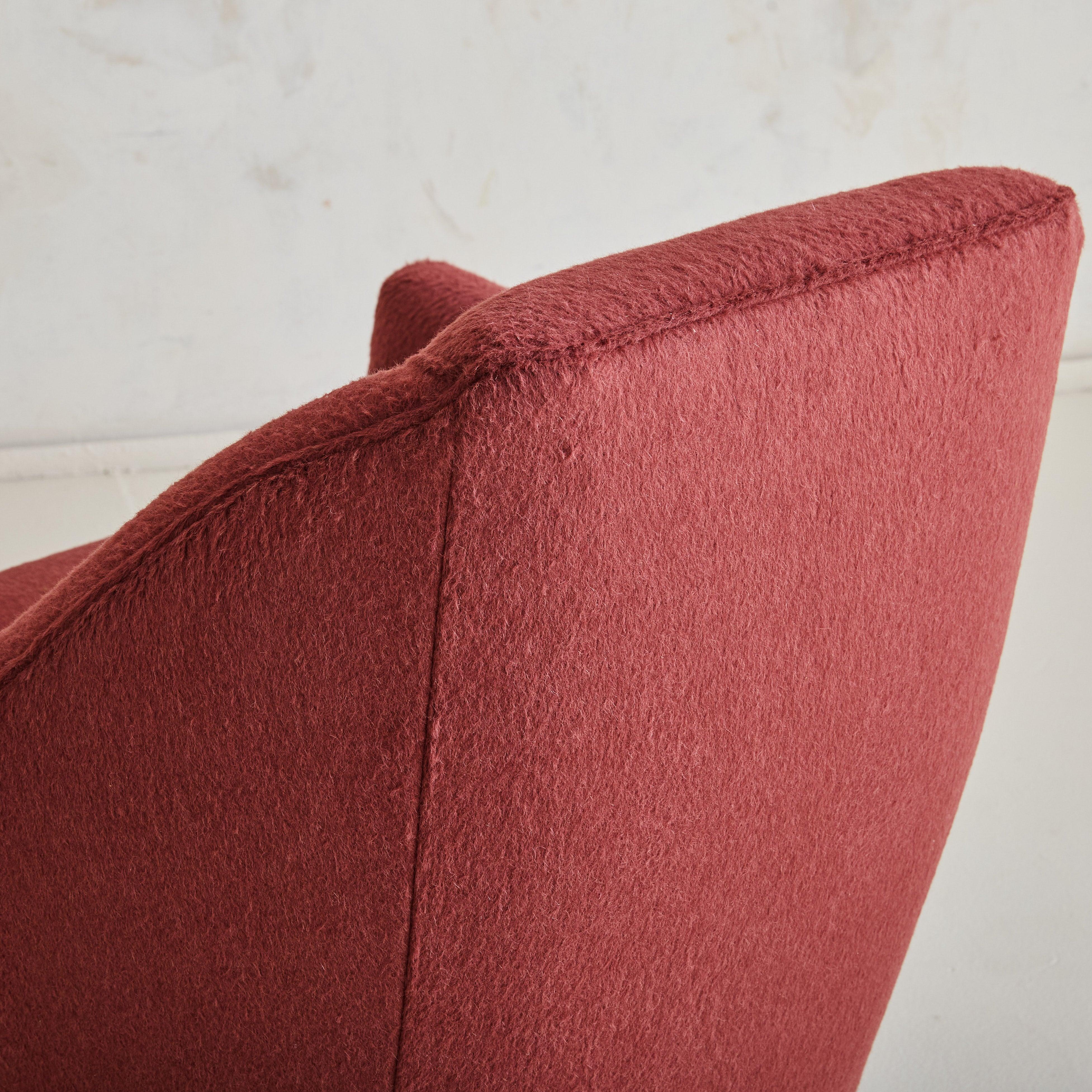 Chaise longue italienne Osvaldo Borsani en mohair d'alpaga bourgogne, années 1960 en vente 5