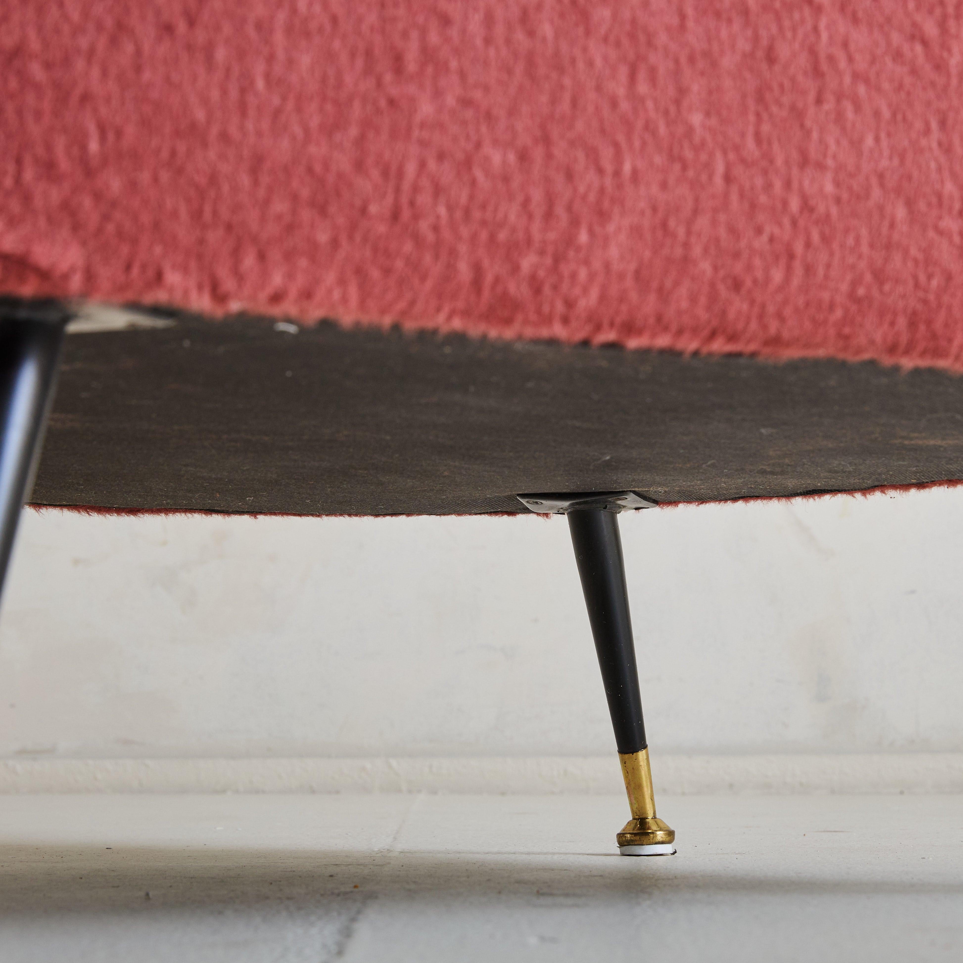 Milieu du XXe siècle Chaise longue italienne Osvaldo Borsani en mohair d'alpaga bourgogne, années 1960 en vente