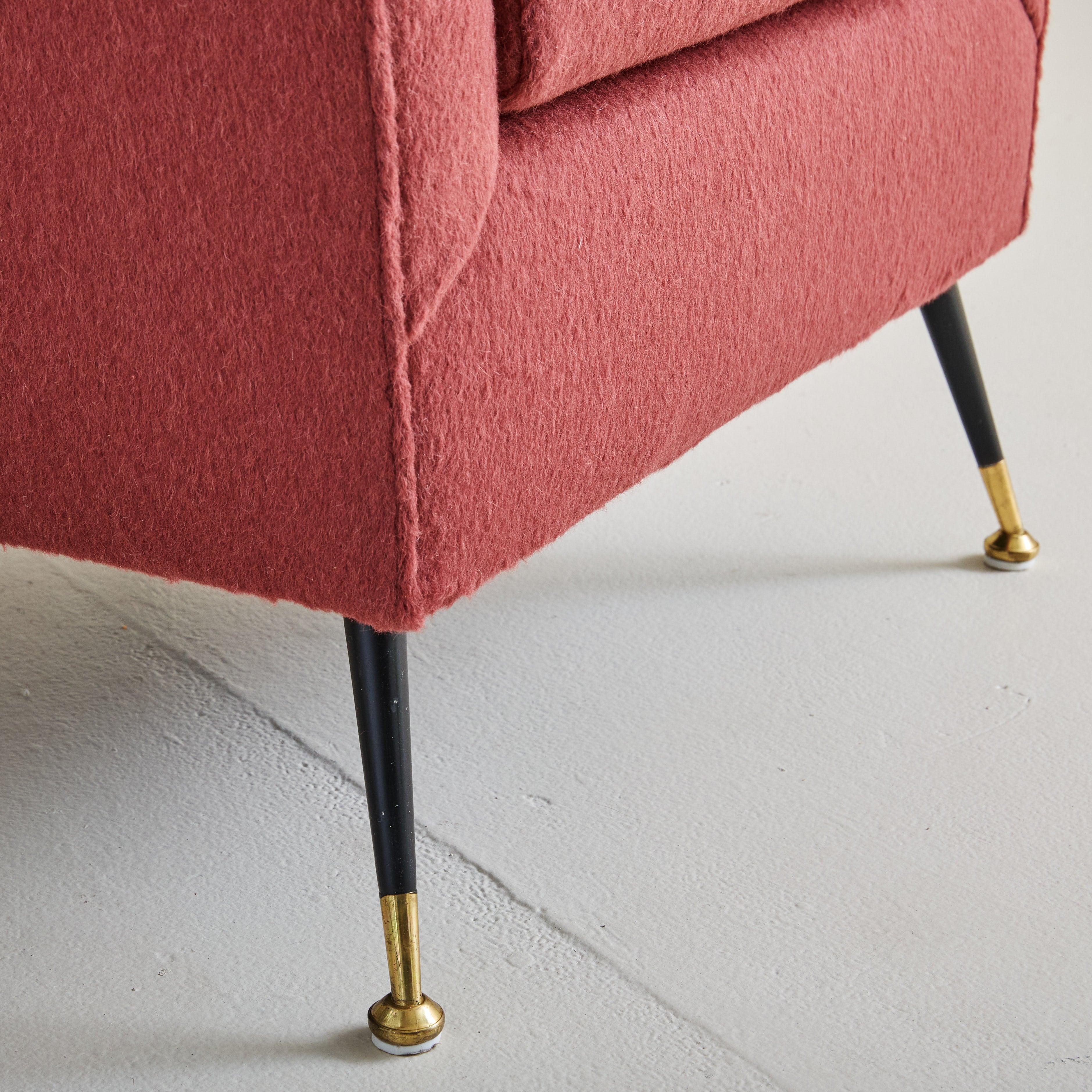 Métal Chaise longue italienne Osvaldo Borsani en mohair d'alpaga bourgogne, années 1960 en vente