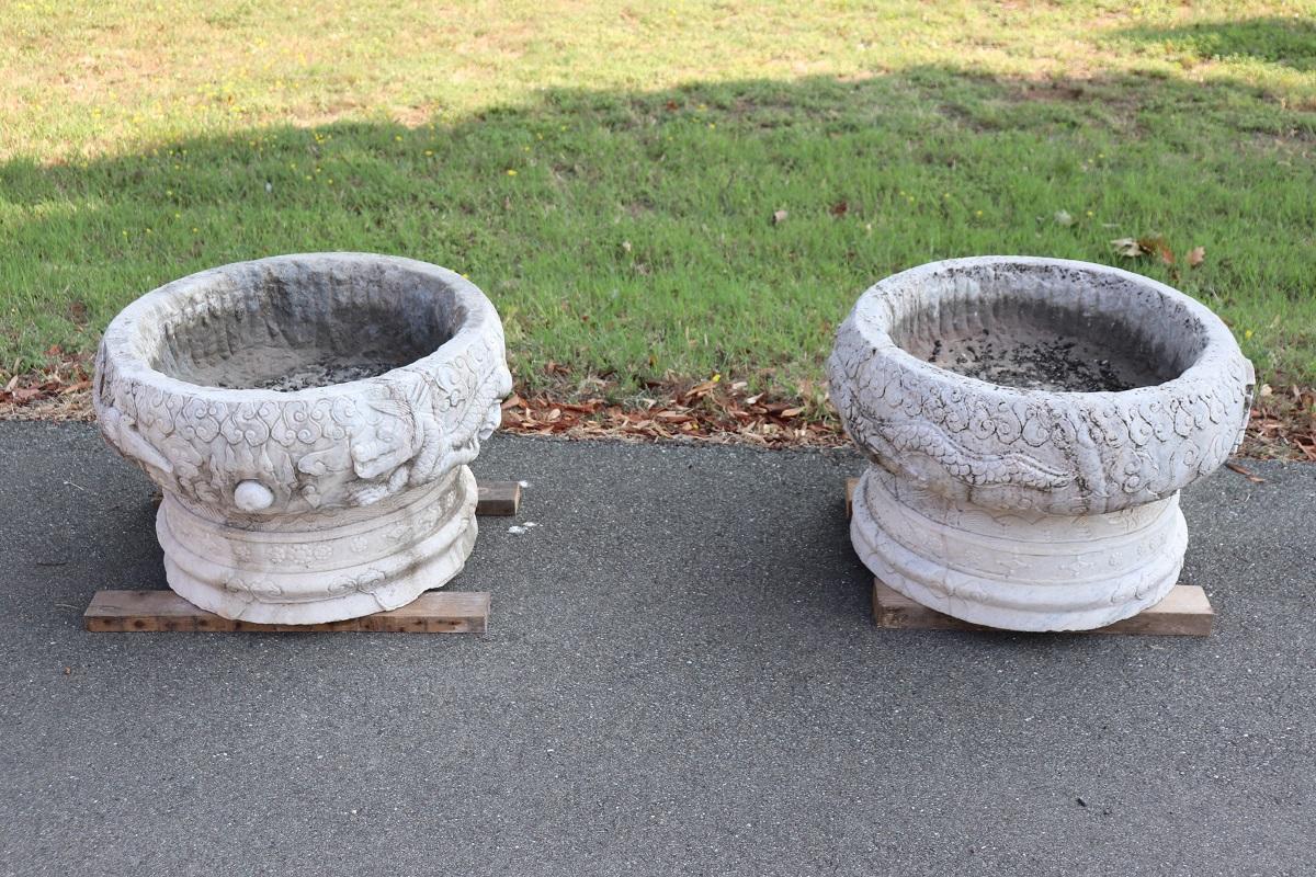 Paire de vases italiens d'extérieur et de jardin en marbre de Carrare blanc sculpté à la main 7
