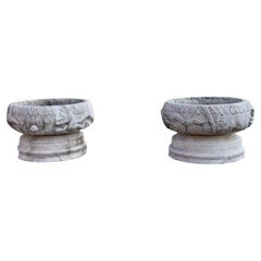 Paire de vases italiens d'extérieur et de jardin en marbre de Carrare blanc sculpté à la main