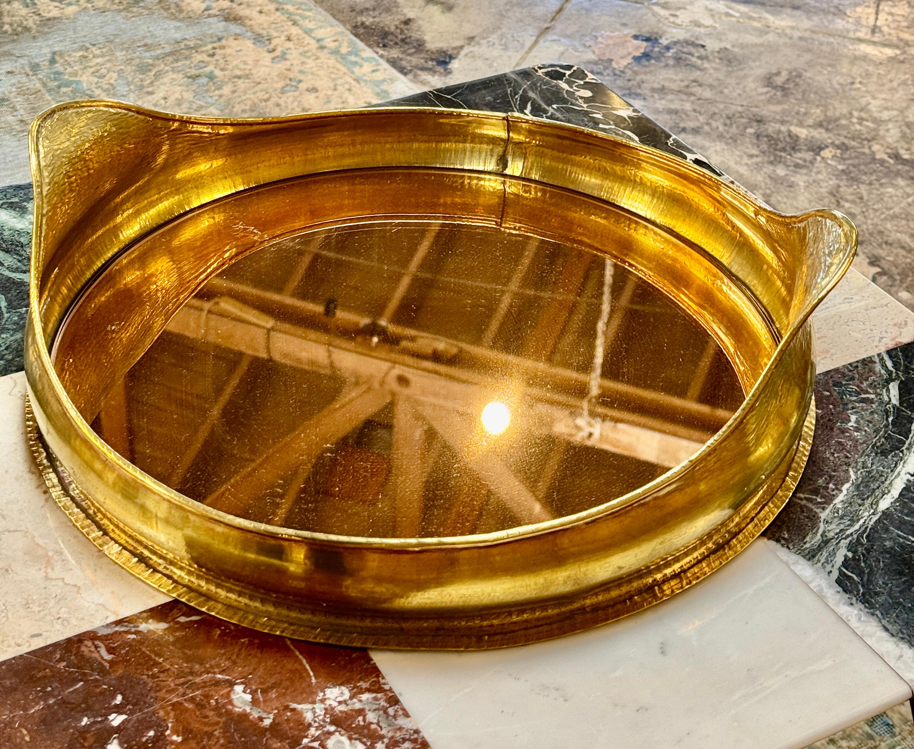 Mid-Century moderno Vassoio ovale italiano in ottone con specchio, Italia anni '70 in vendita