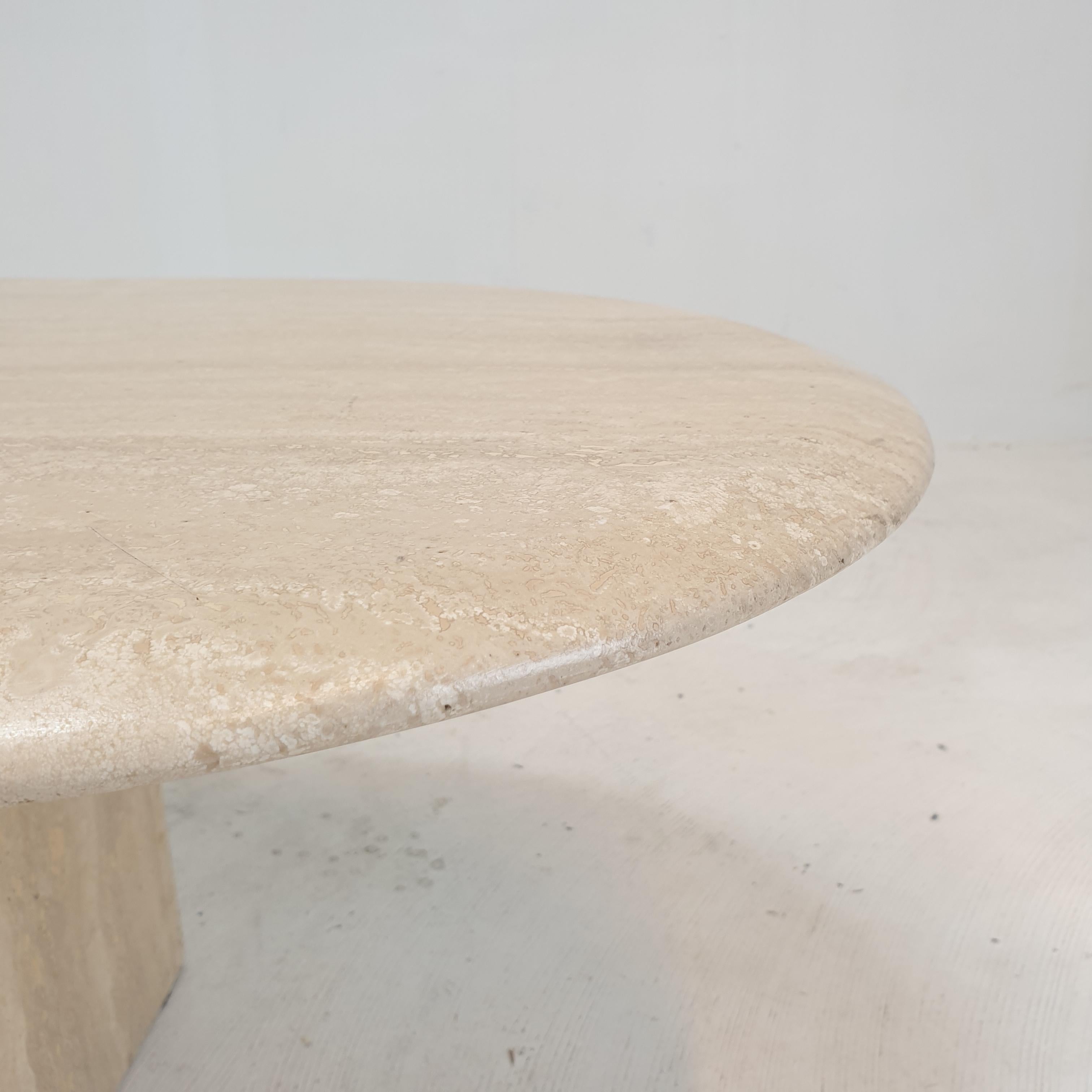 Italian Oval Coffee Table in Travertine, 1980s For Sale 5