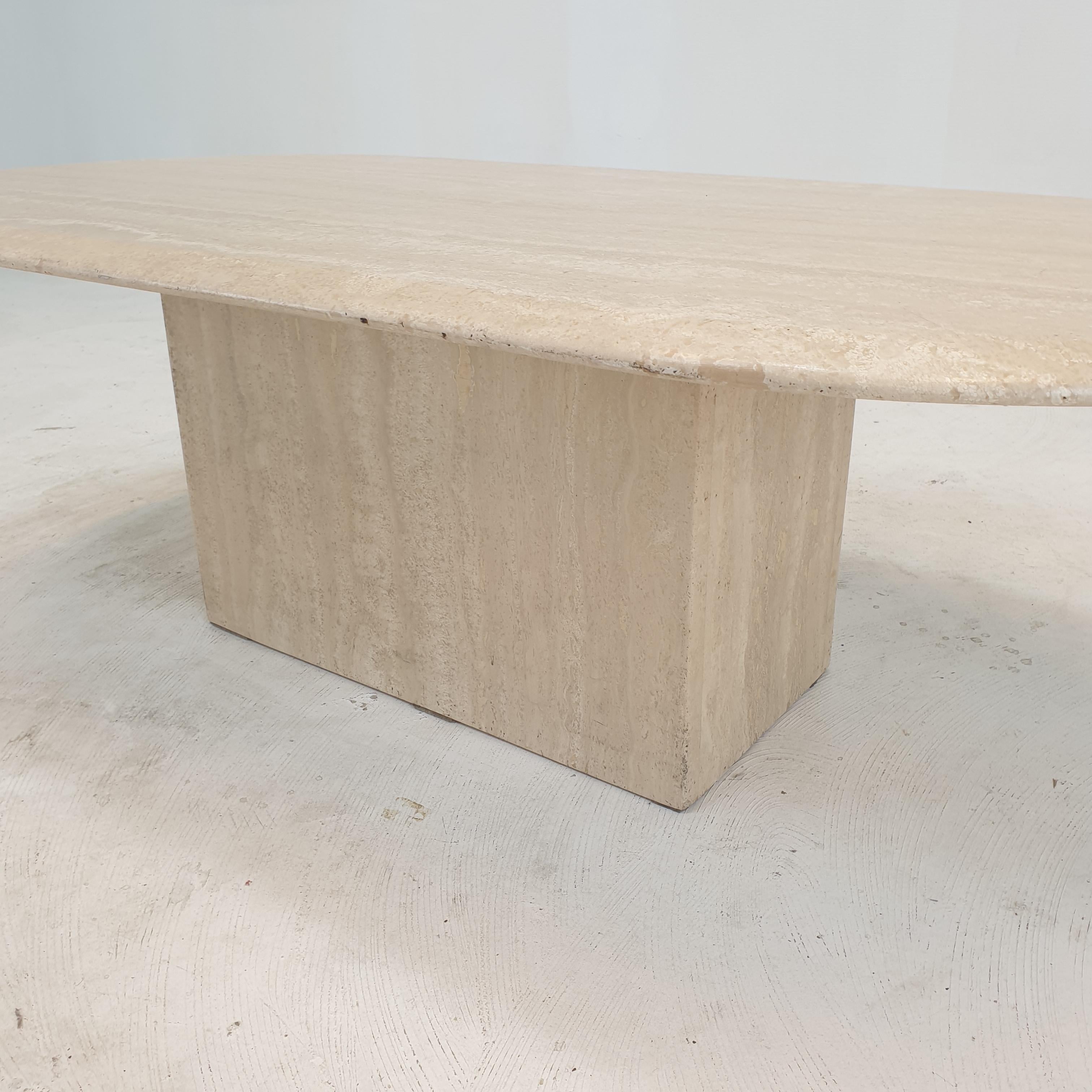 Italian Oval Coffee Table in Travertine, 1980s For Sale 7