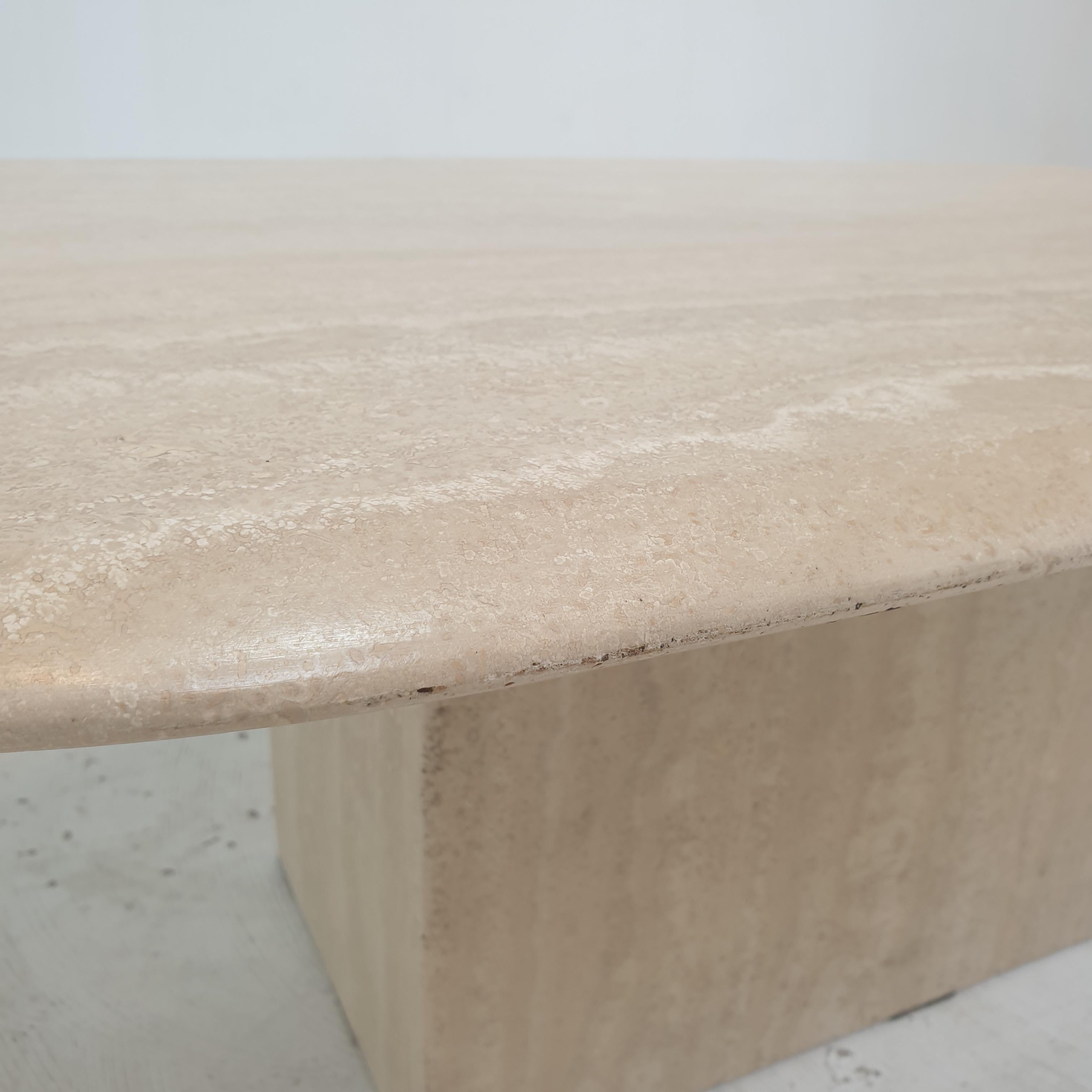 Italian Oval Coffee Table in Travertine, 1980s For Sale 8