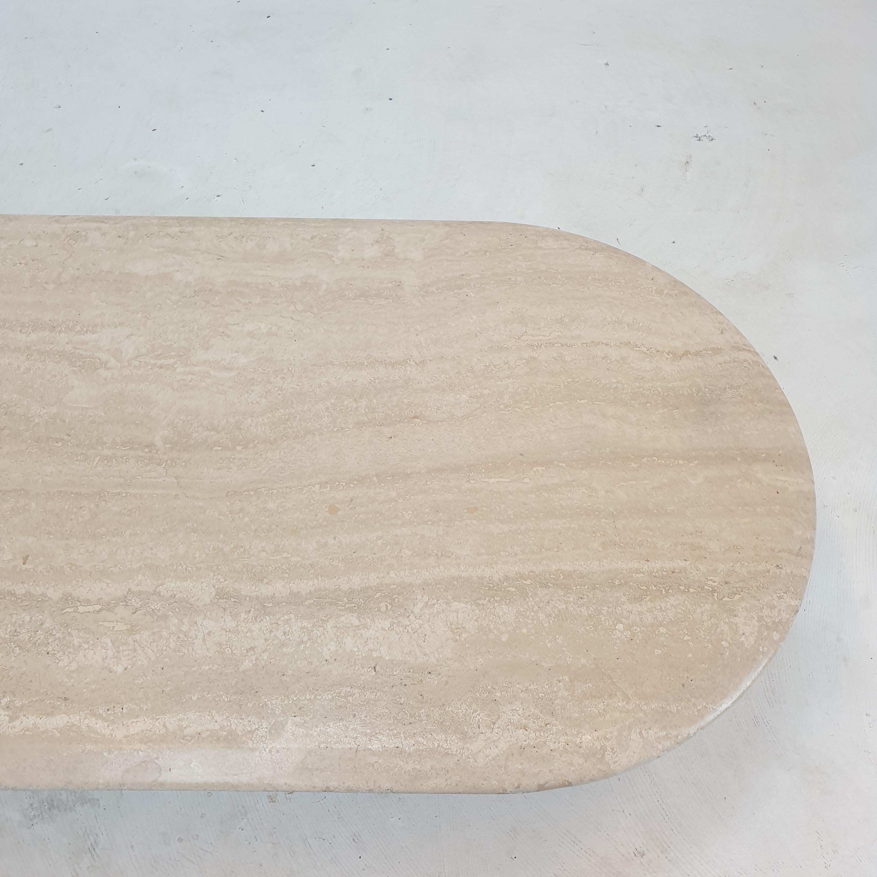 Italian Oval Coffee Table in Travertine, 1980s For Sale 10