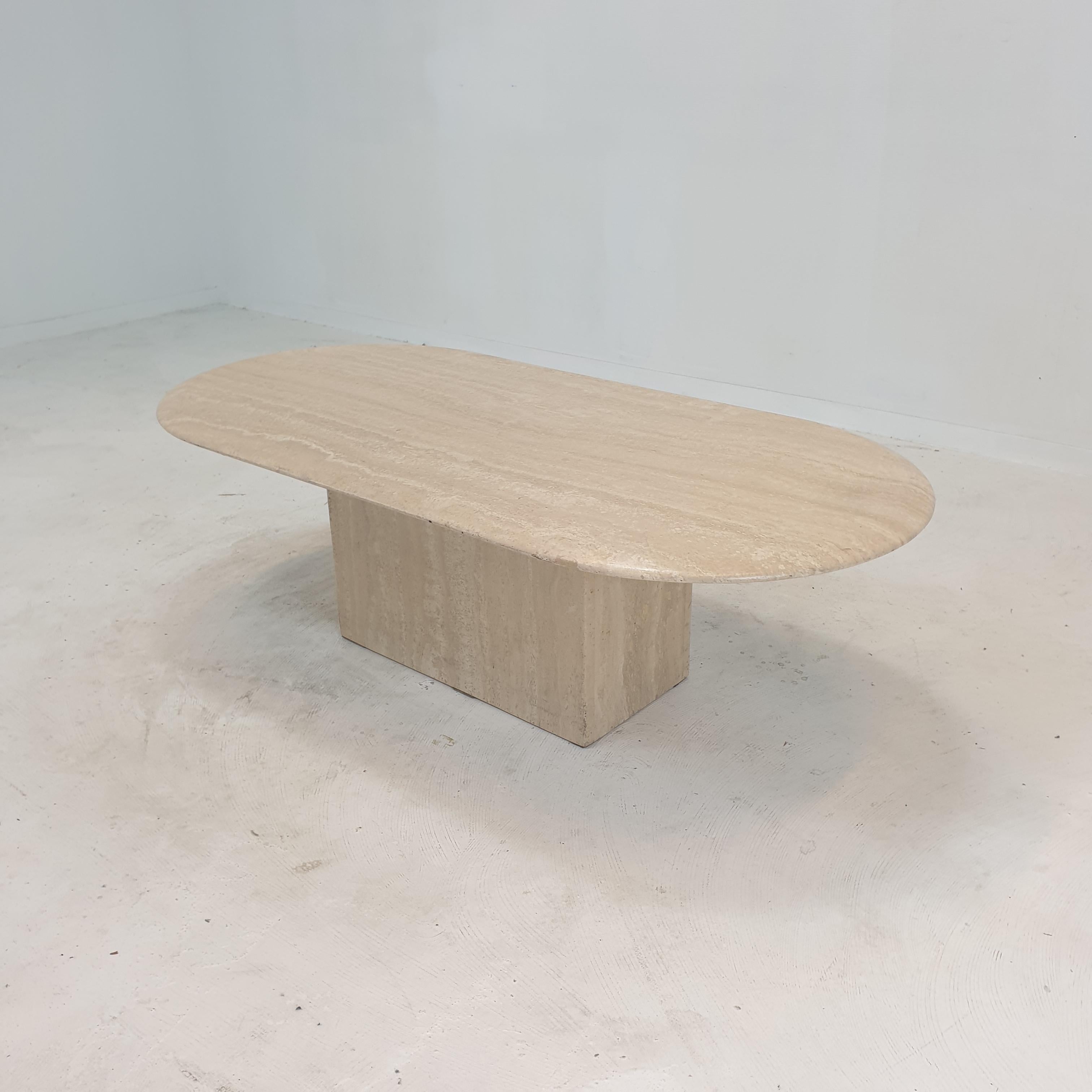 Italian Oval Coffee Table in Travertine, 1980s In Good Condition For Sale In Oud Beijerland, NL