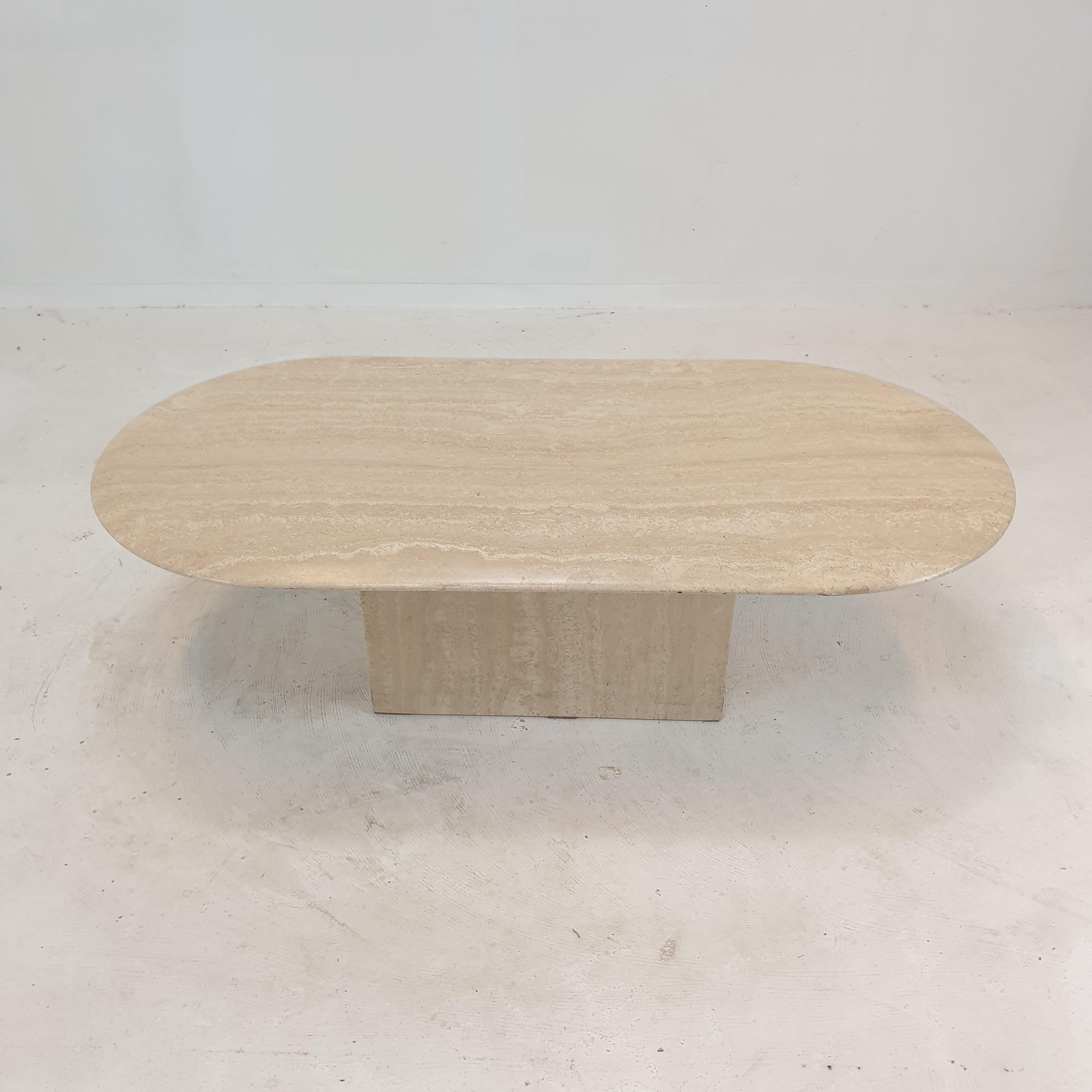 Italian Oval Coffee Table in Travertine, 1980s For Sale 1