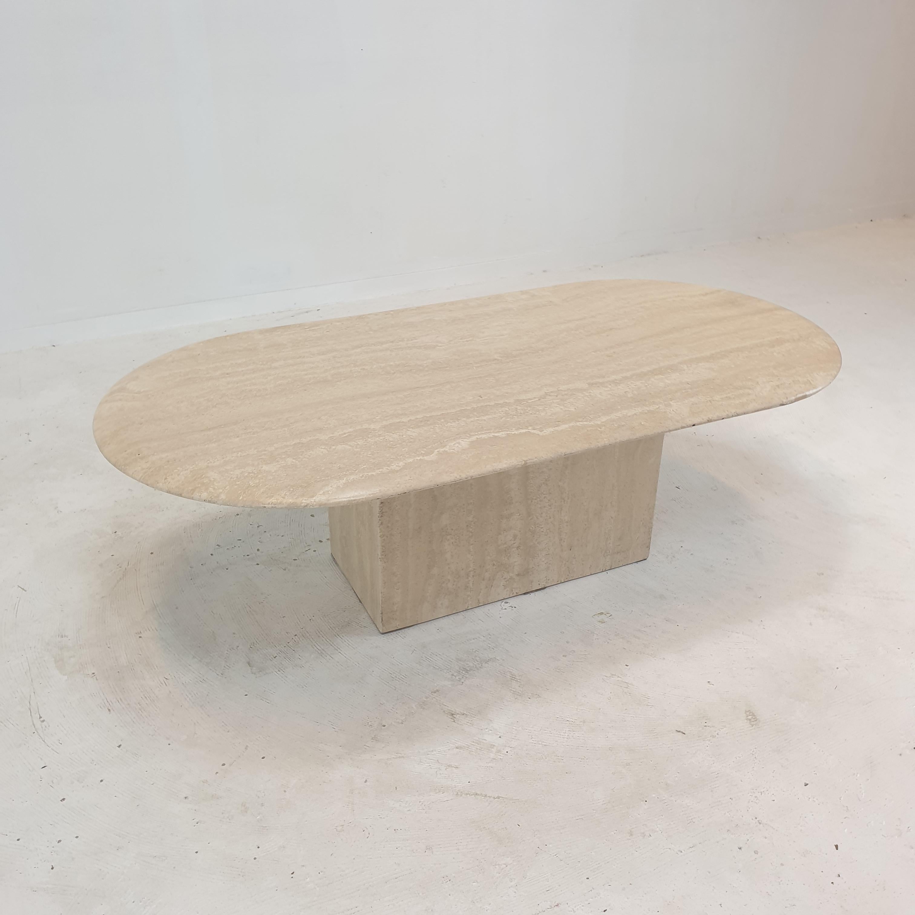 Italian Oval Coffee Table in Travertine, 1980s For Sale 2