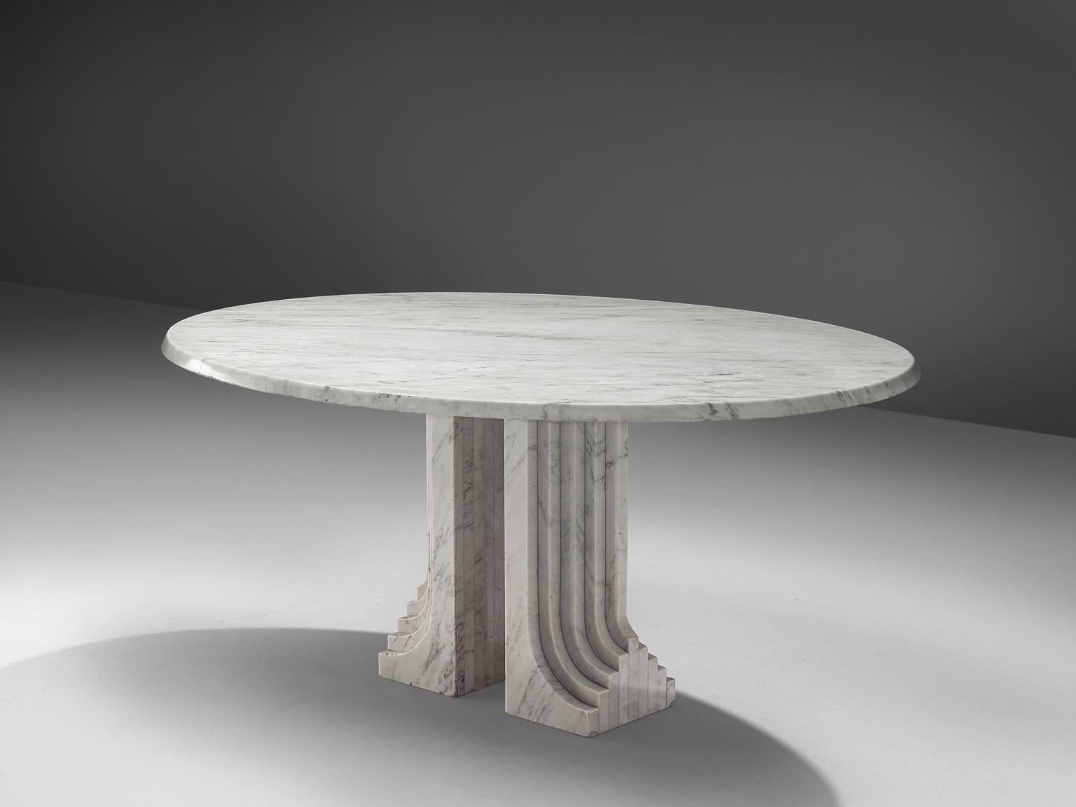 Italian Oval Dining Table in White Marble In Good Condition In Waalwijk, NL