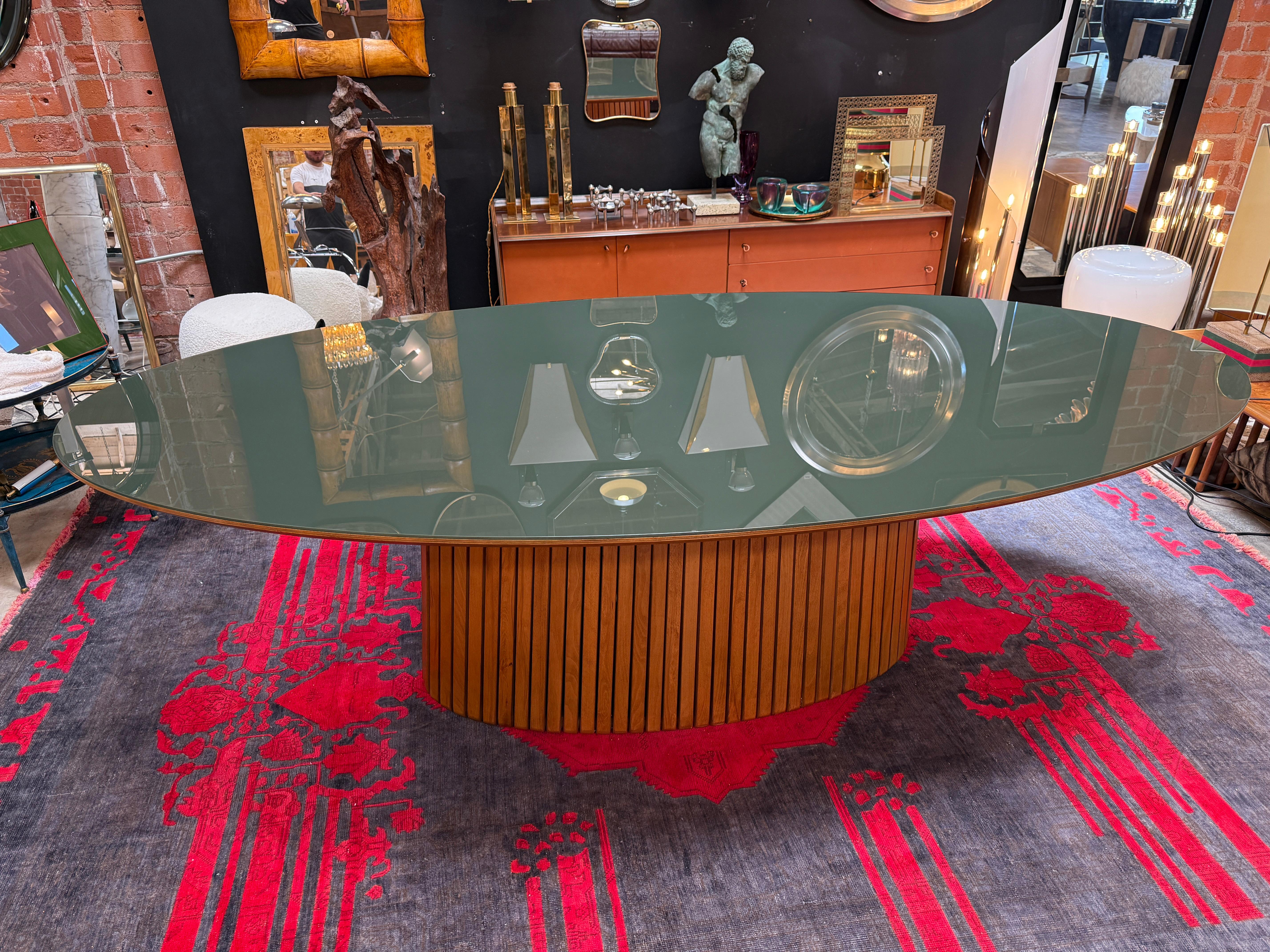 Italian Oval Dining Table with Fluted Wood Base, 1970s In condizioni buone in vendita a Los Angeles, CA