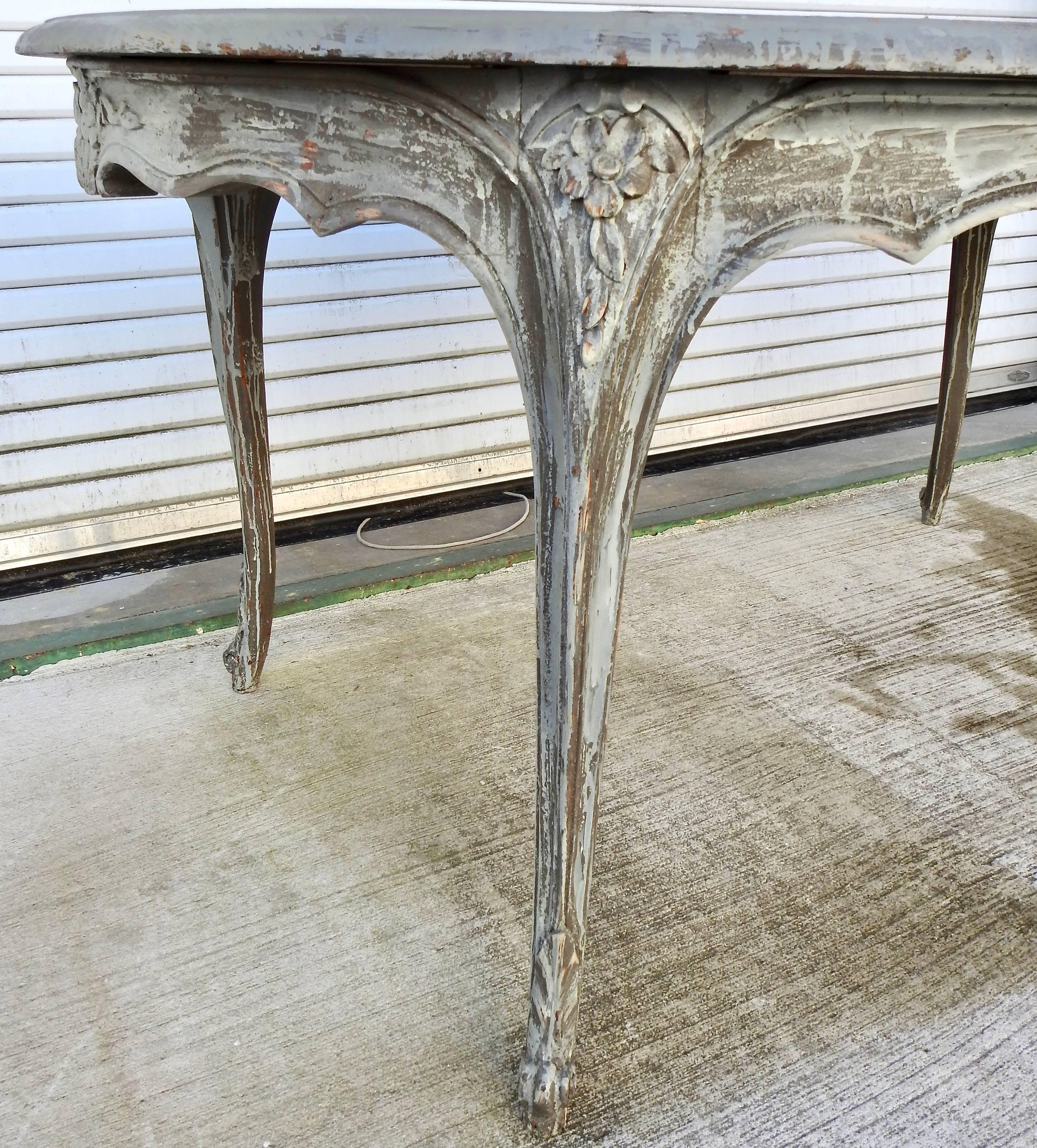 Italian Oval Distressed Table, 20th Century In Distressed Condition In Cookeville, TN