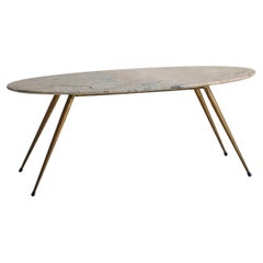 Ovaler italienischer Marmor-Couchtisch mit Messingbeinen, 1950er Jahre