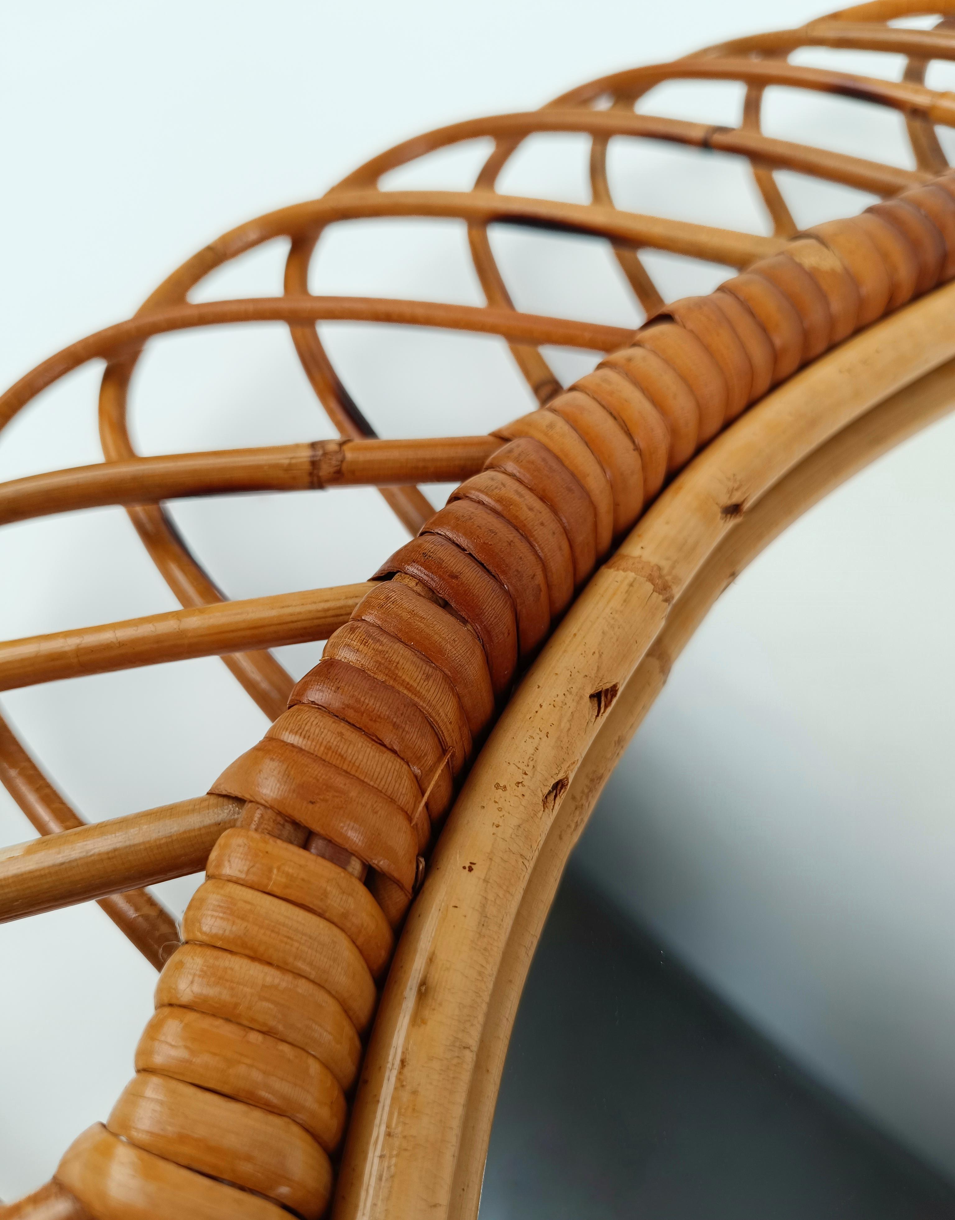 Italian Oval Mirror made in Bamboo, Cane and Rattan in the Riviera Style 1960s For Sale 2