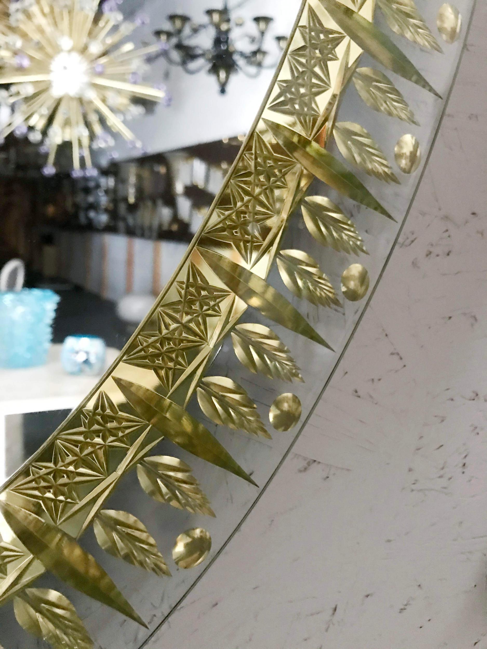 Italian Oval Mirror with Clear Beveled Glass & Gold Leaf Designed, Cristal Arte In Good Condition For Sale In Los Angeles, CA