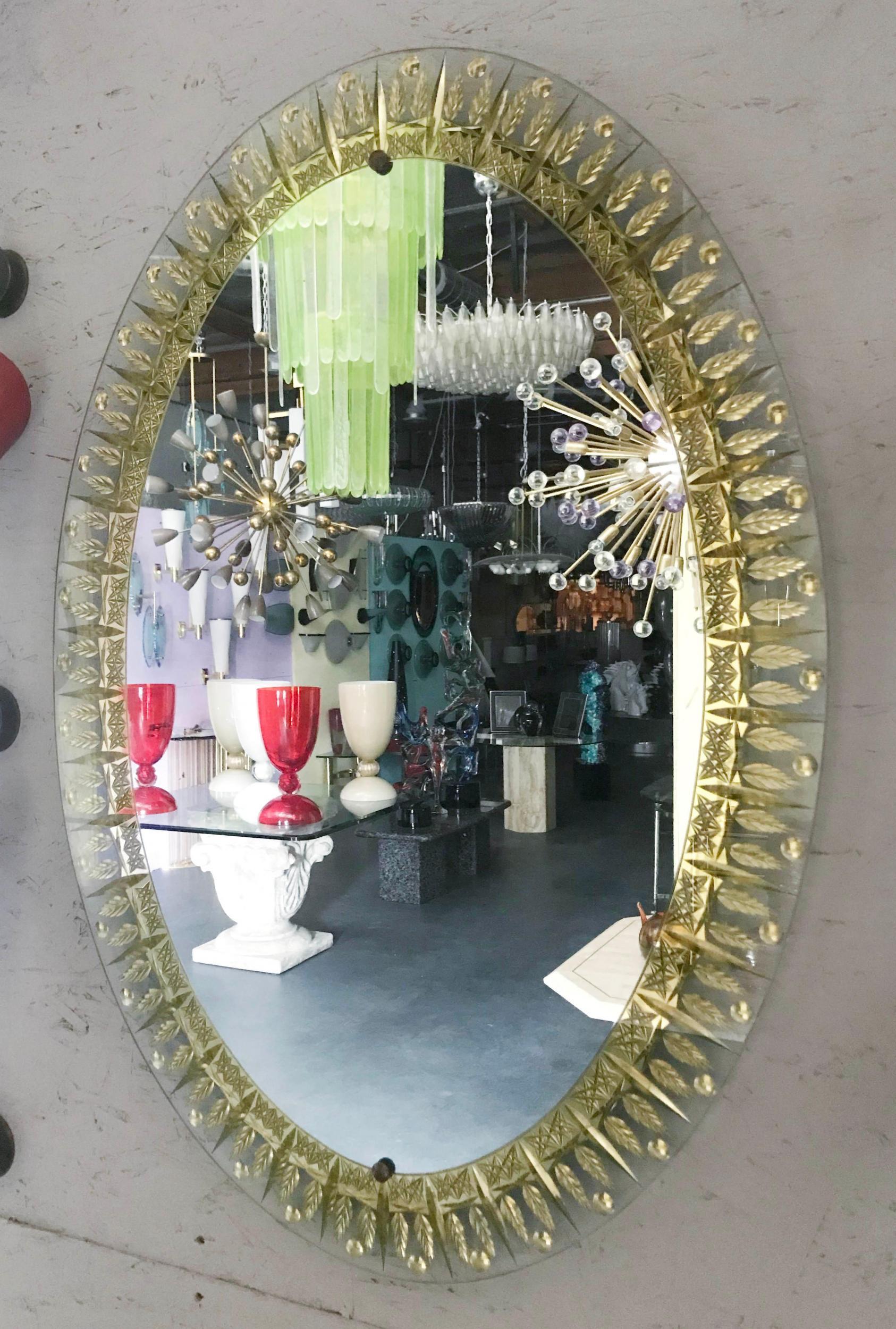 Italienischer ovaler italienischer Spiegel mit klarem, abgeschrägtem Glas und Blattgold, Cristal Arte im Angebot 2