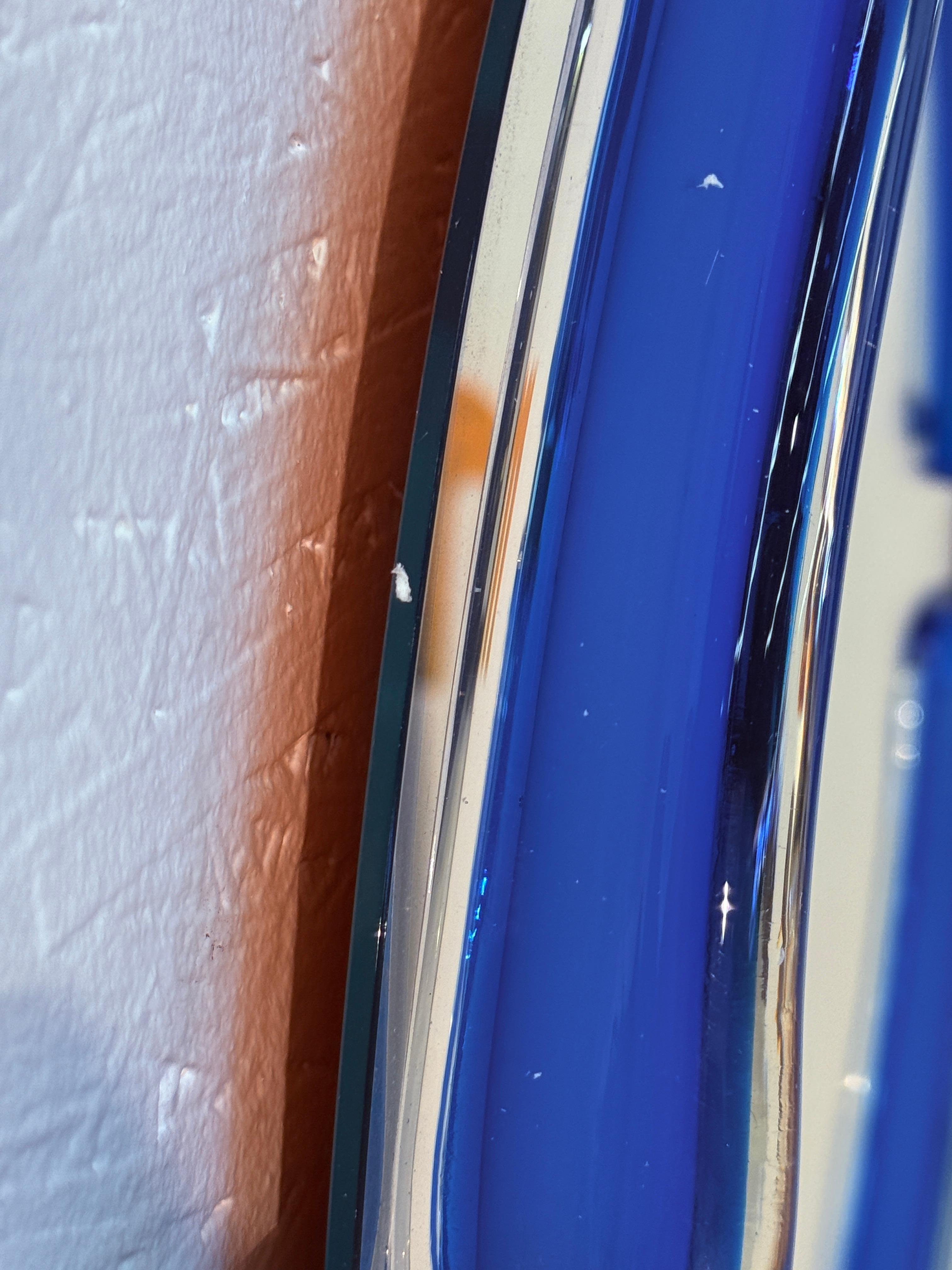 Miroir ovale italien avec cadre bleu sculptural, années 1980 en vente 3