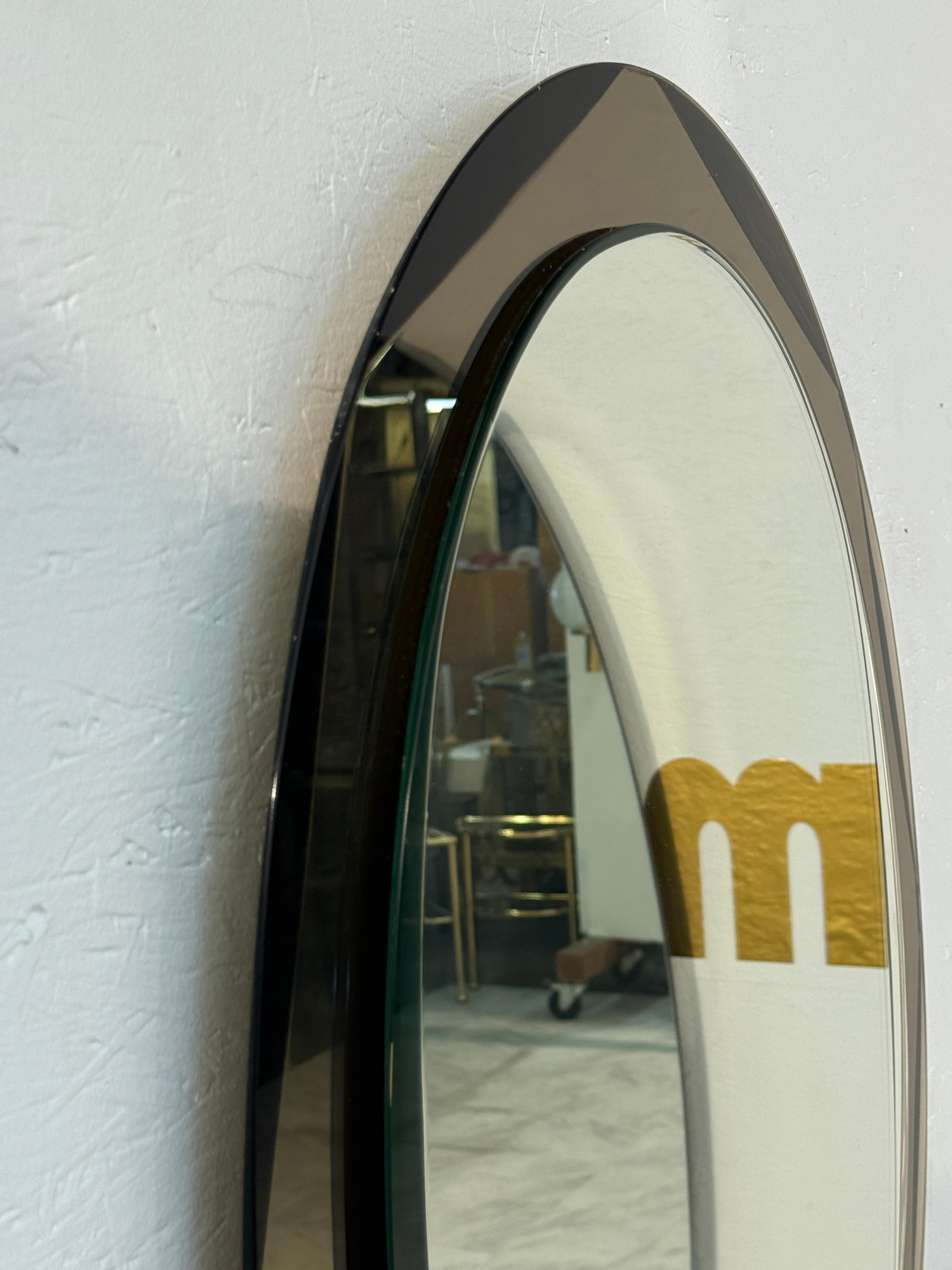 Italian Oval Mirror with Smoked Glass Frame, 1970s In condizioni buone a Los Angeles, CA