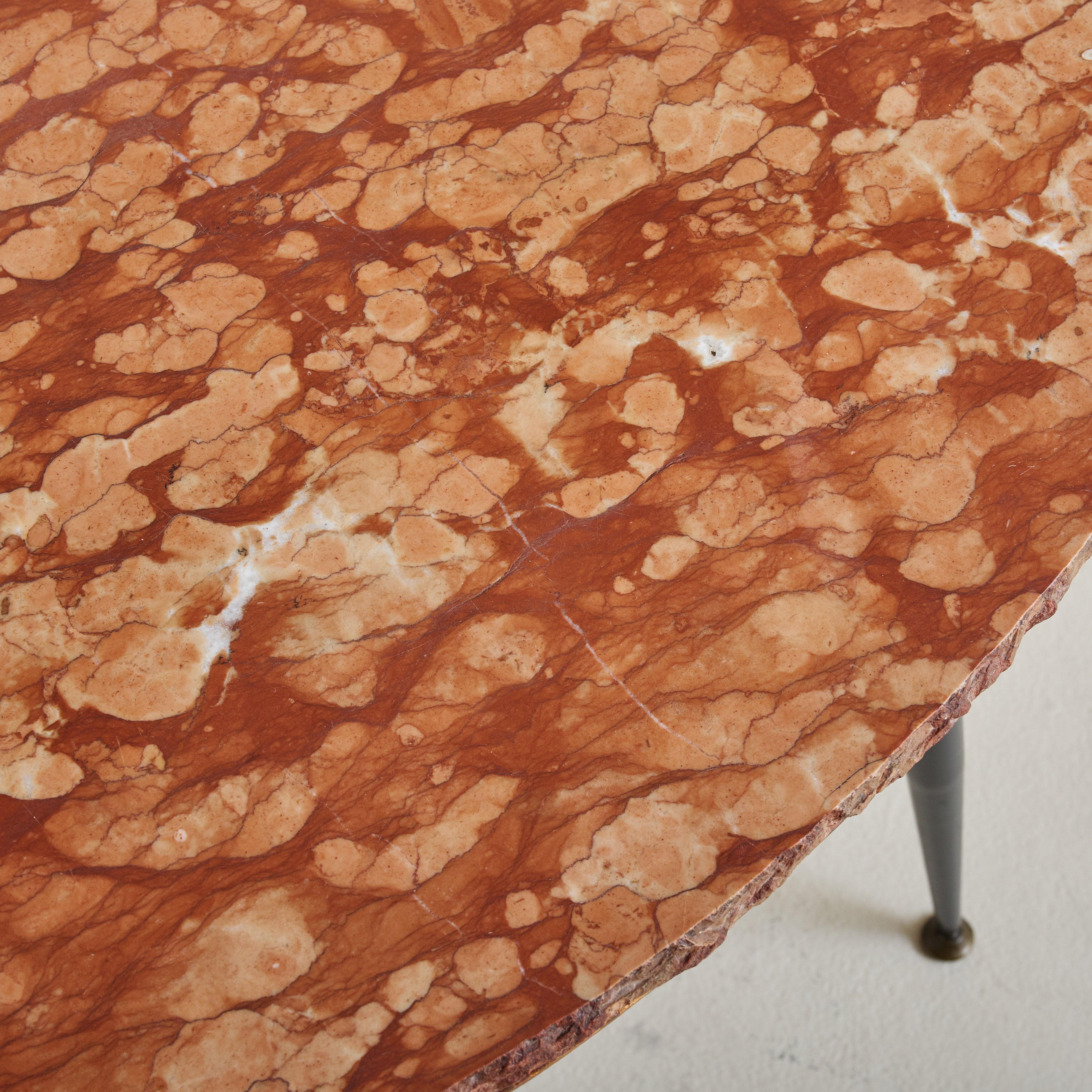 Italian Oval Pink Marble Coffee Table, 1950s In Good Condition For Sale In Chicago, IL